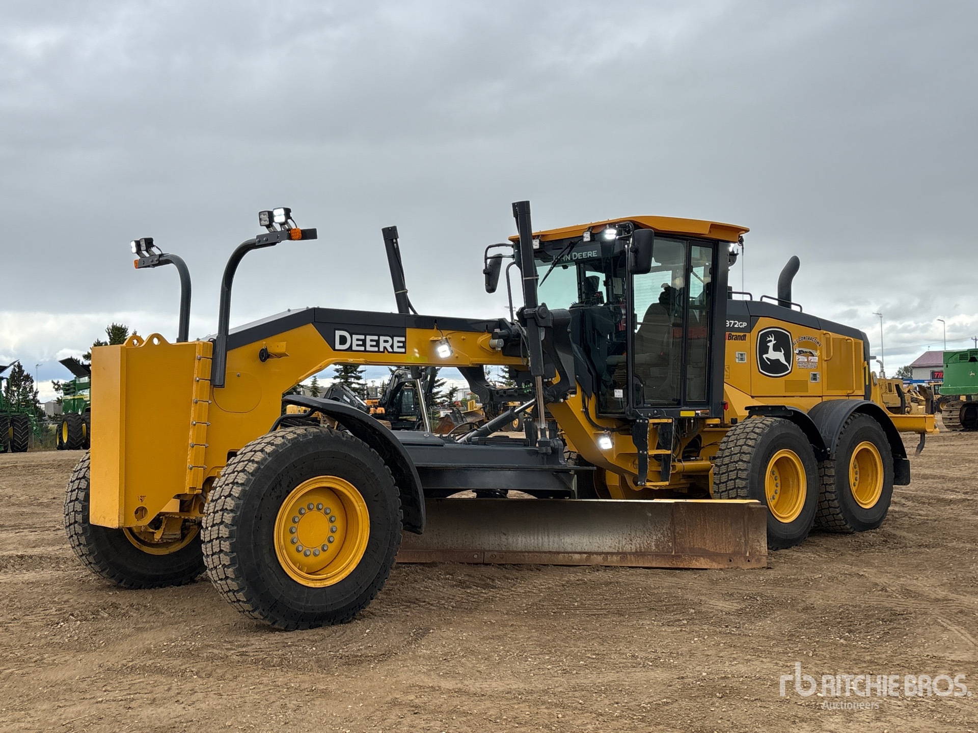 Photo of 2025 John Deere 872GP