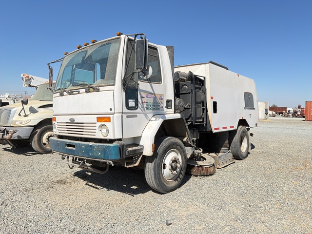 Schwarze on 2005 Schwarze SC8000 Sweeper Truck
