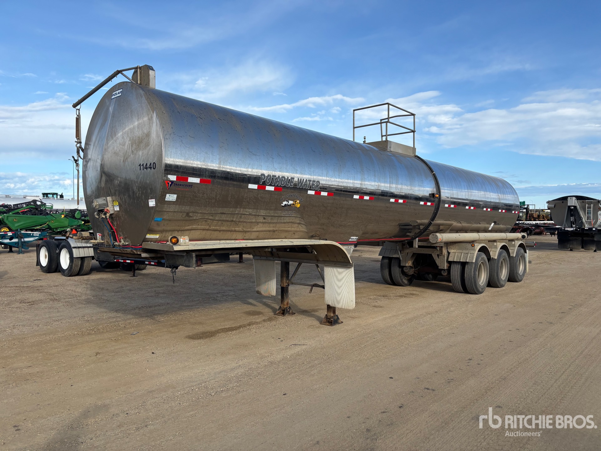 2025 Polar 8000 gal Tri/A Potable Water