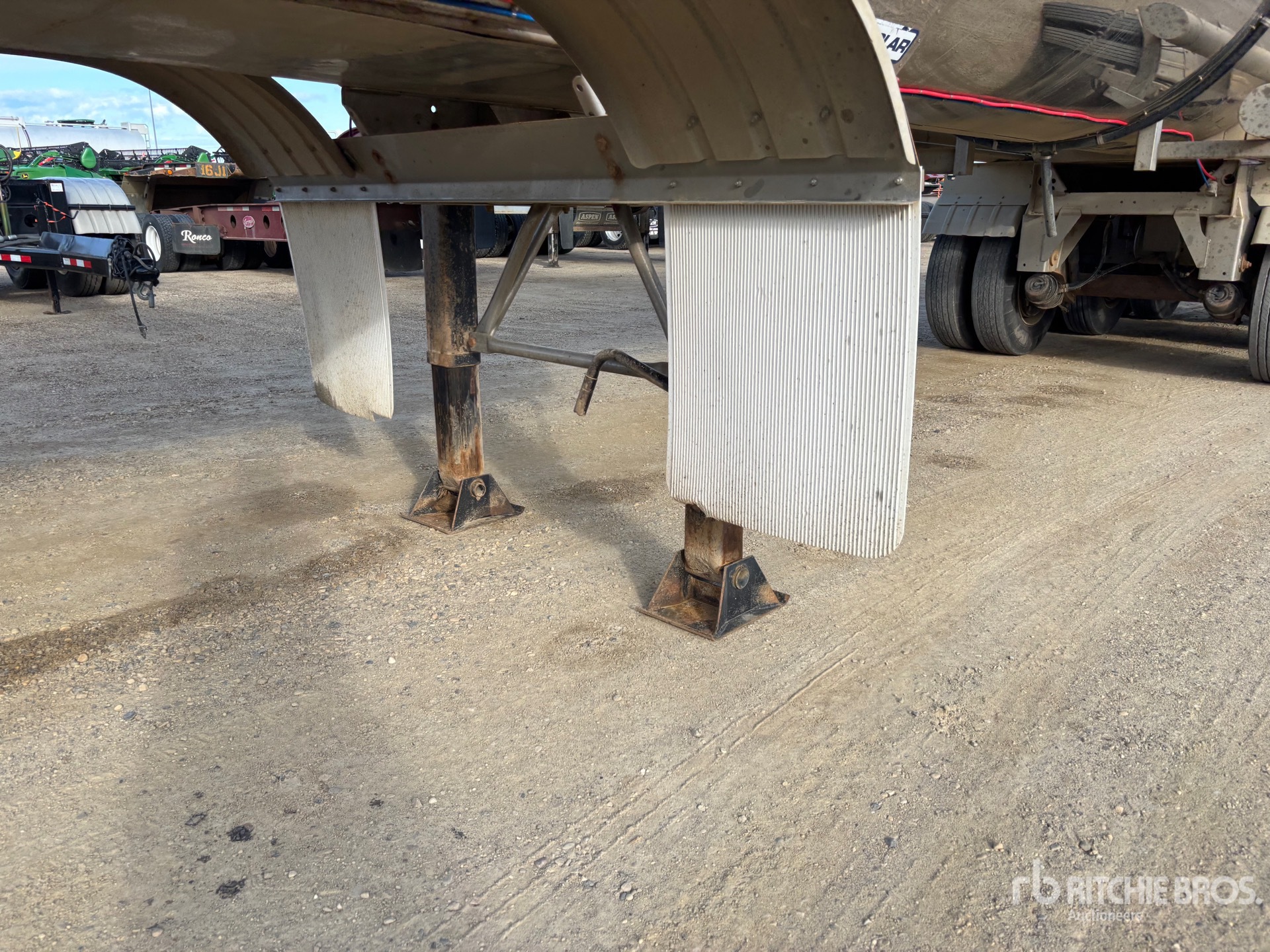 2025 Polar 8000 gal Tri/A Potable Water