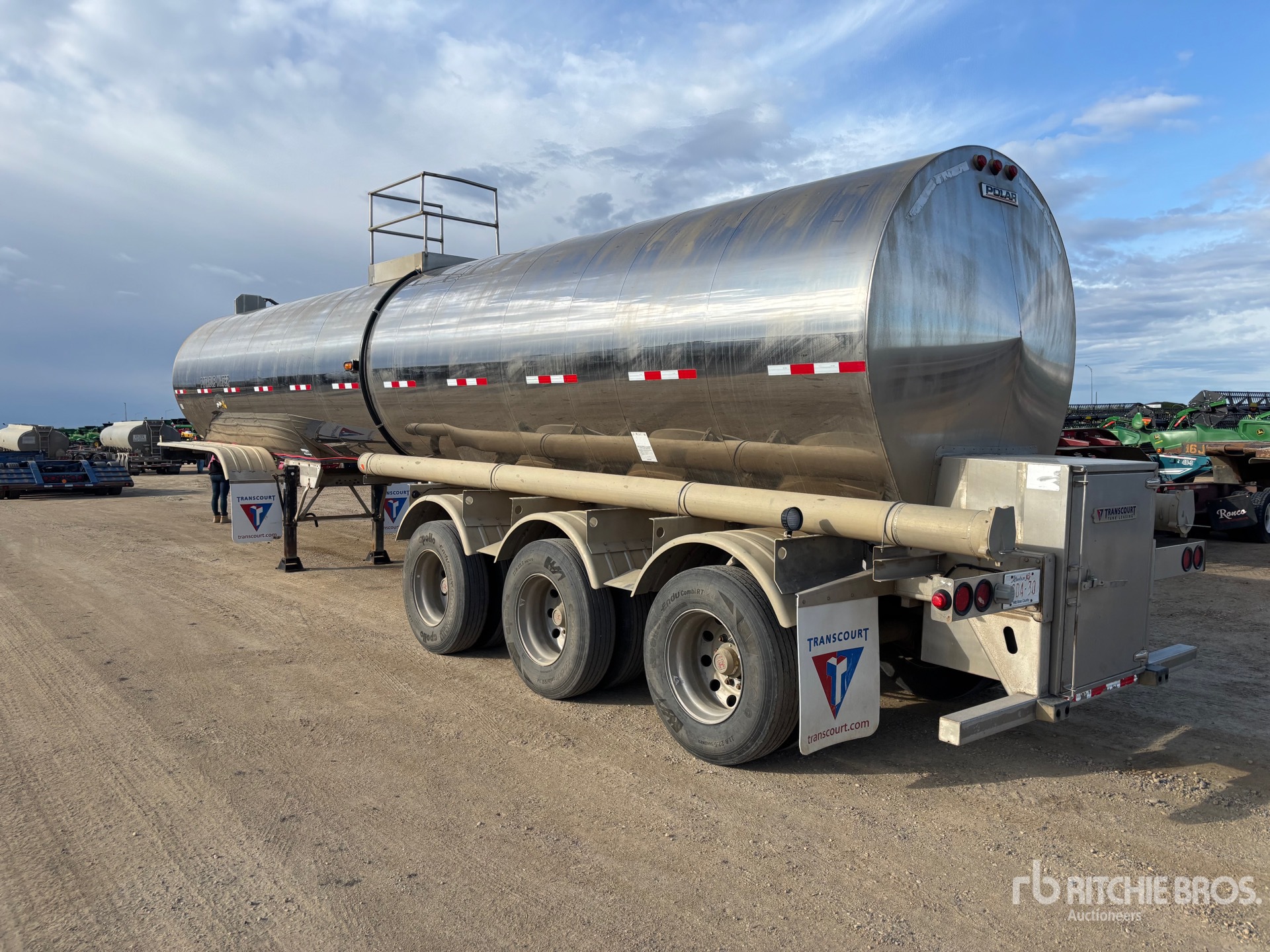 2025 Polar 8000 gal Tri/A Potable Water