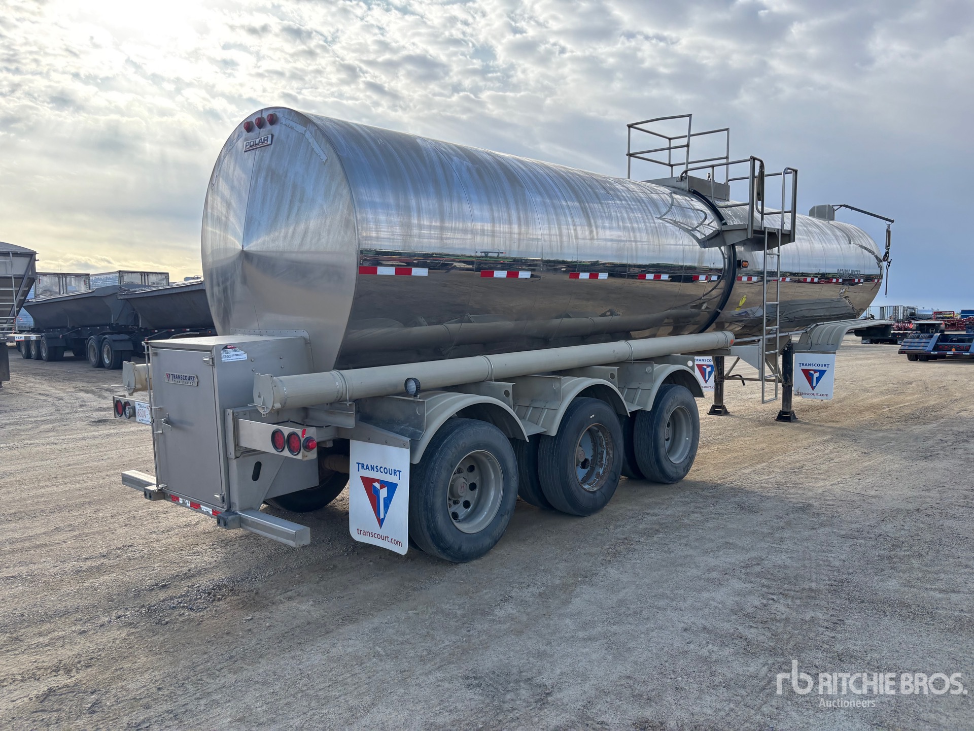 2025 Polar 8000 gal Tri/A Potable Water