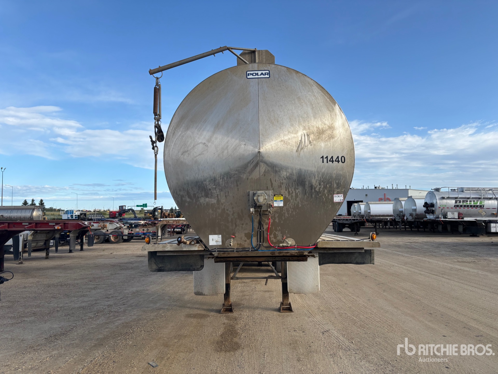 2025 Polar 8000 gal Tri/A Potable Water