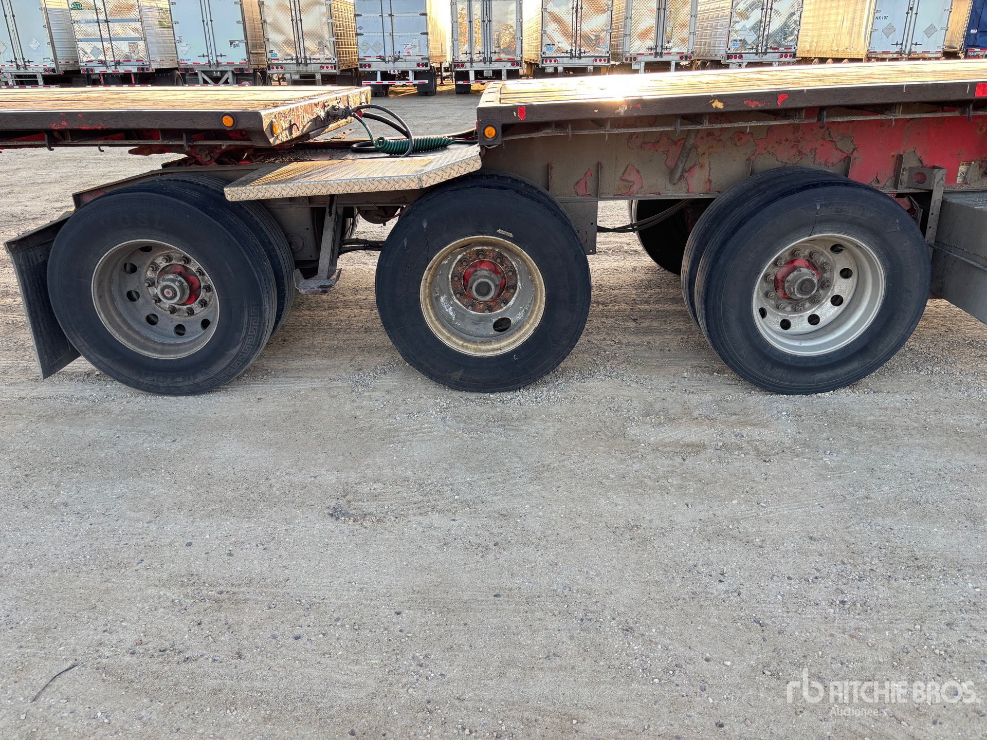 2015 Load King  32 FT SUPER B-TRAIN LEAD