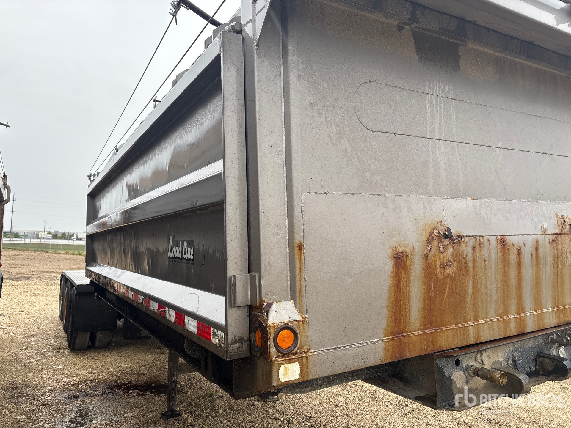 1999 Load Line 15 FT 8 IN TRI/A LEAD