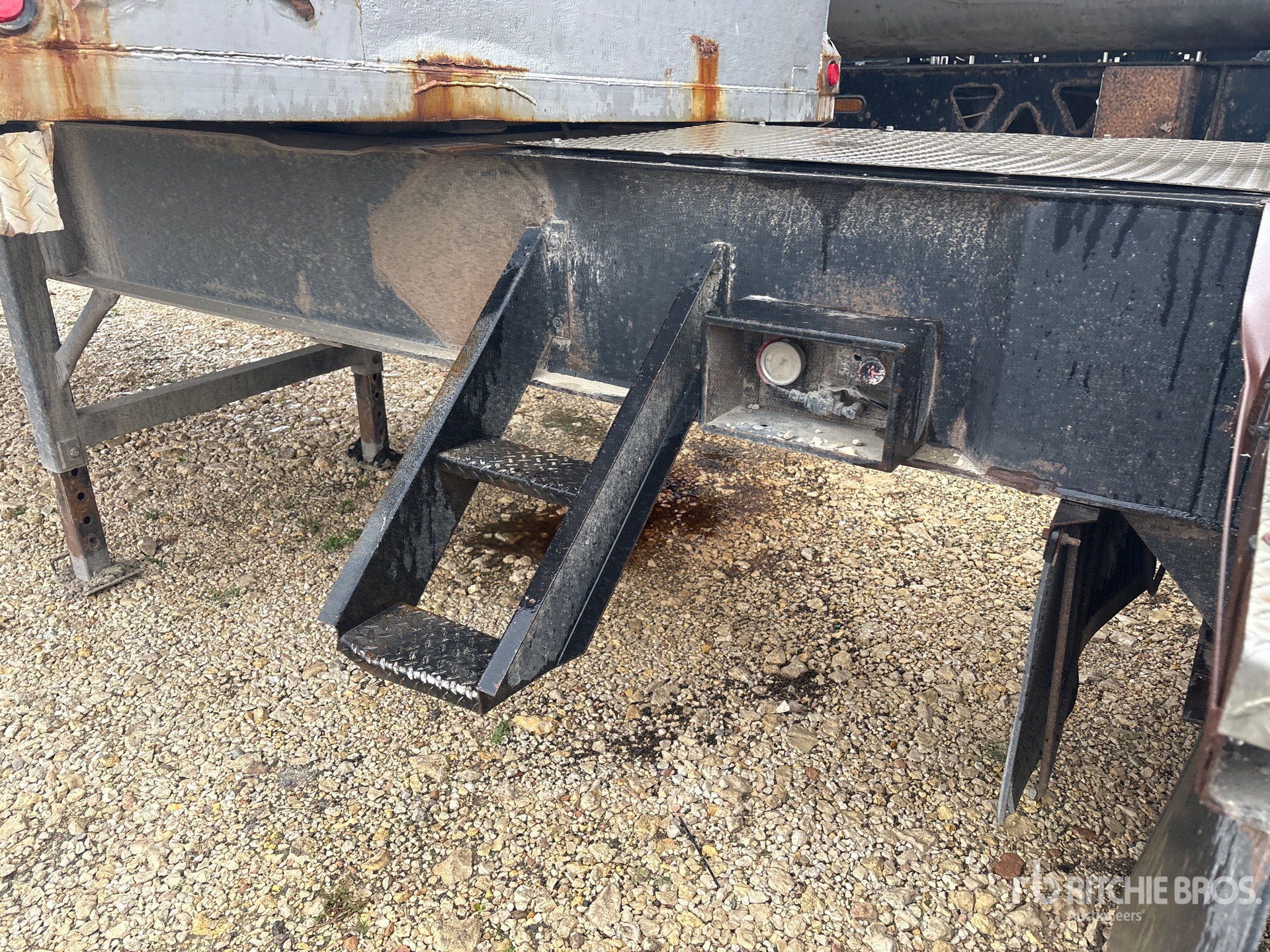 1999 Load Line 15 FT 8 IN TRI/A LEAD