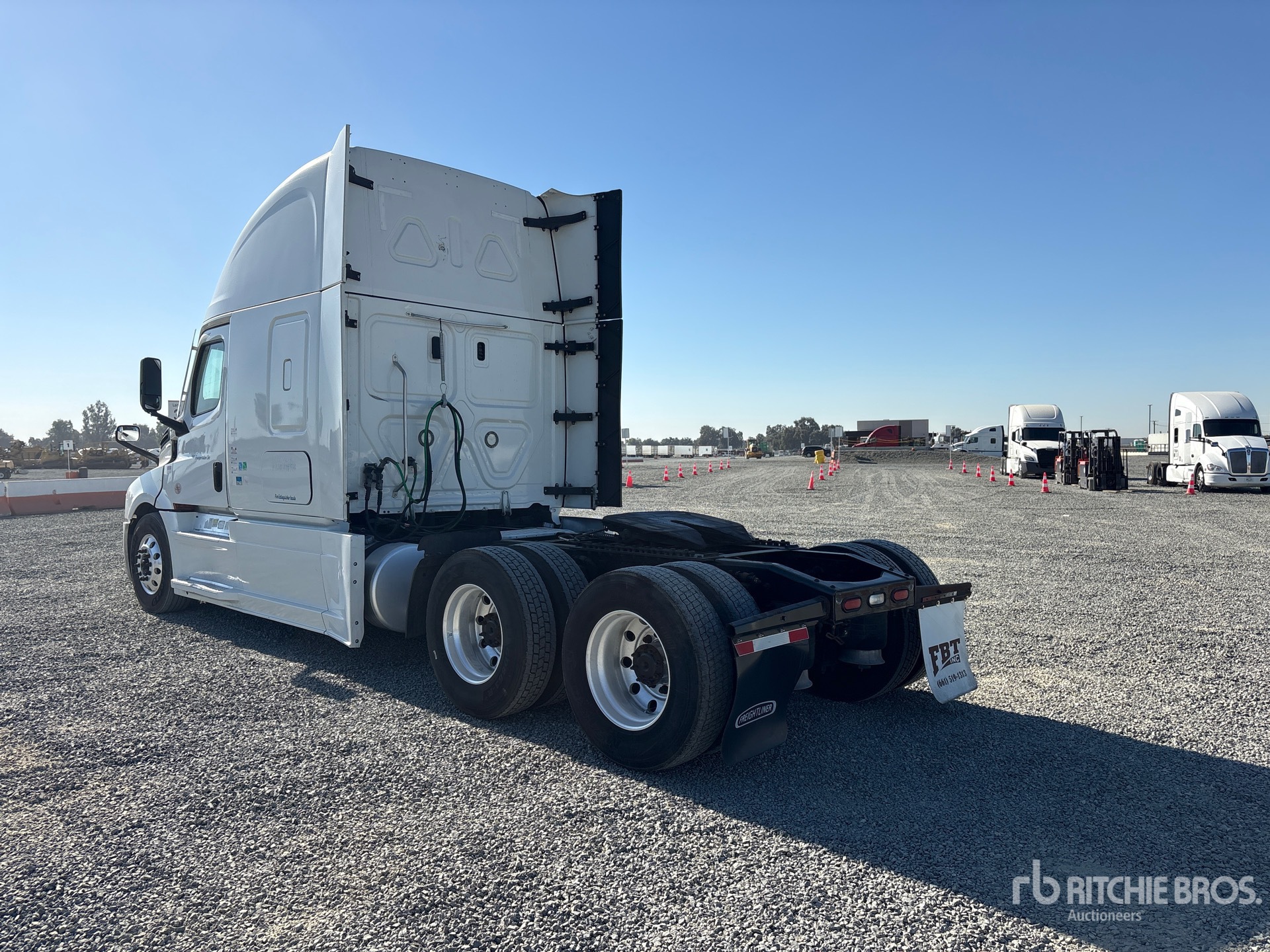 2021 Freightliner CASCADIA 126
