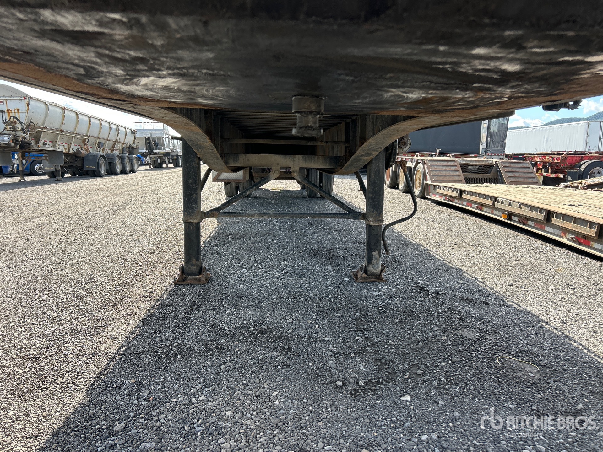 2000 Load King 48 ft T/A