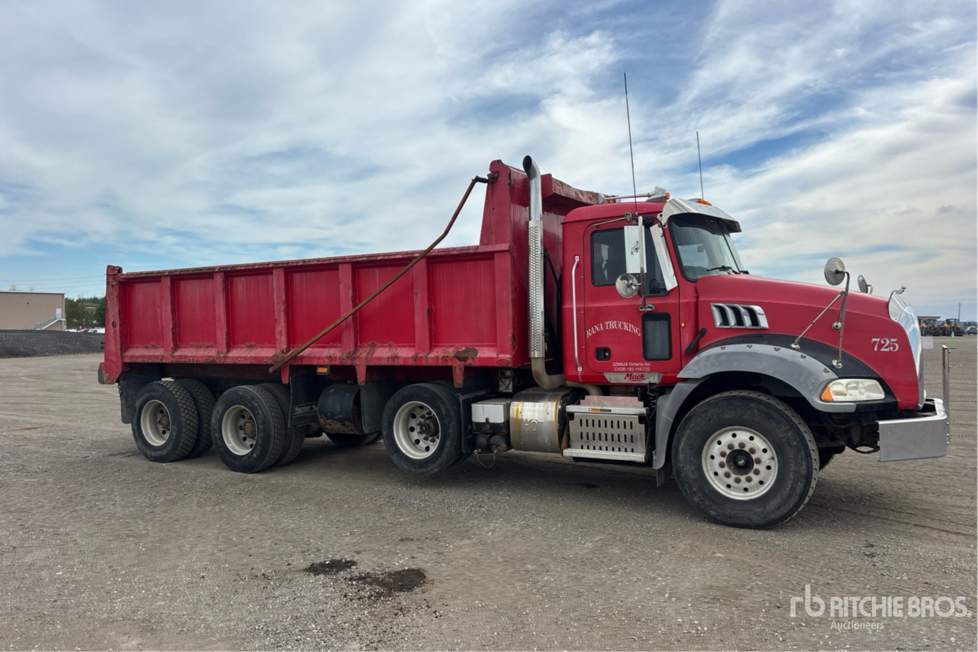 2012 Mack GU813