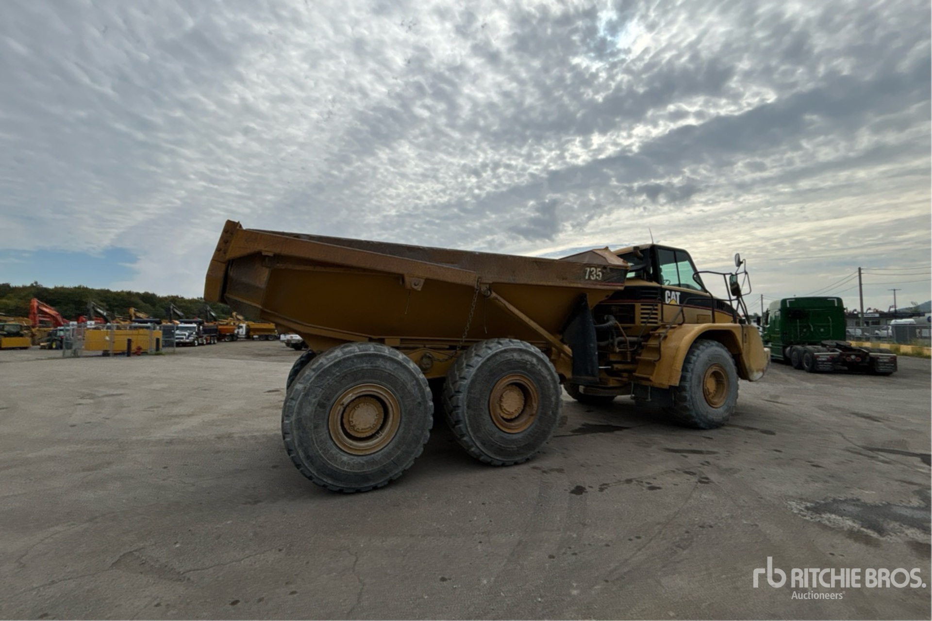 2002 Caterpillar 735