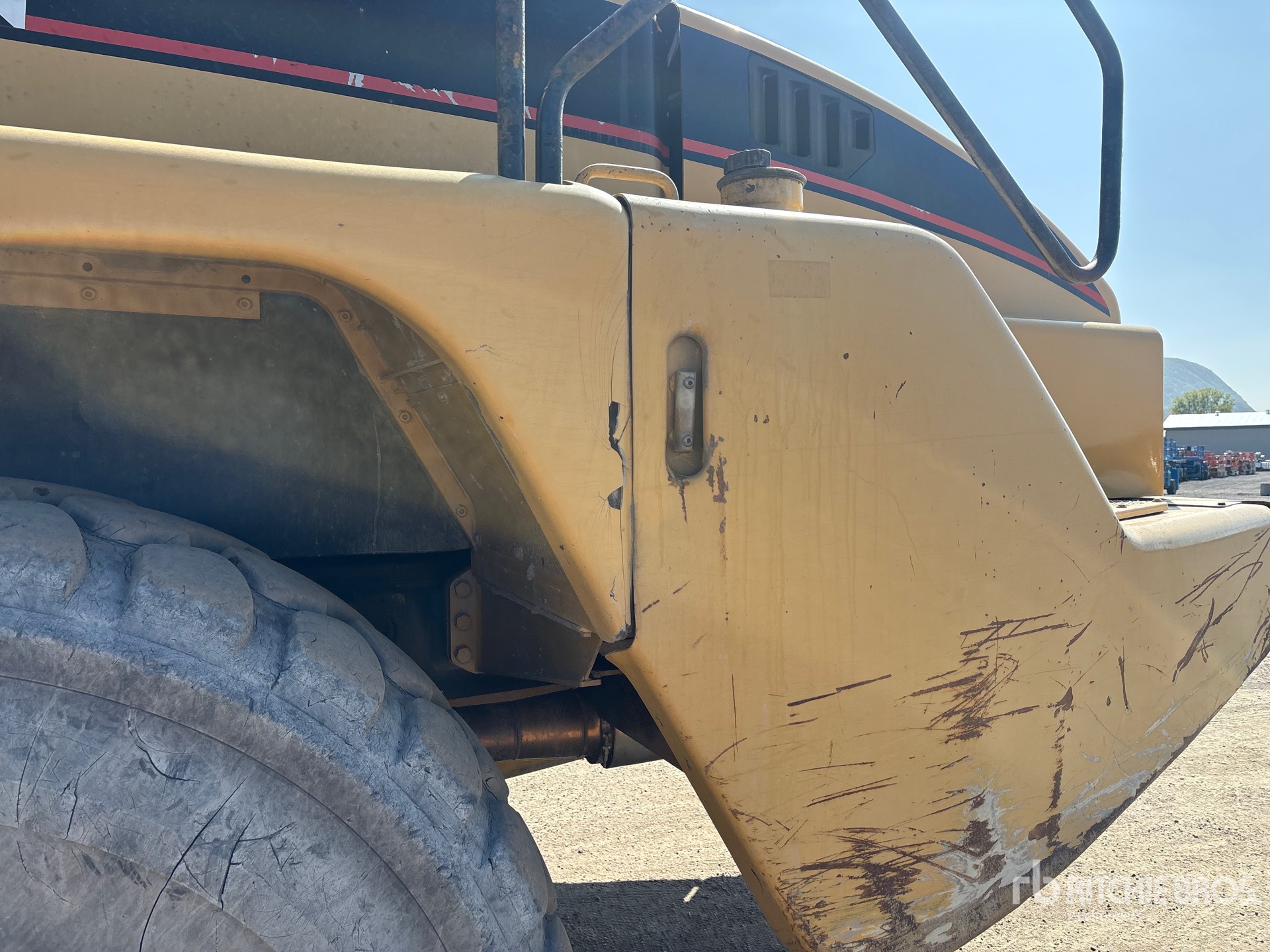 2002 Caterpillar 735