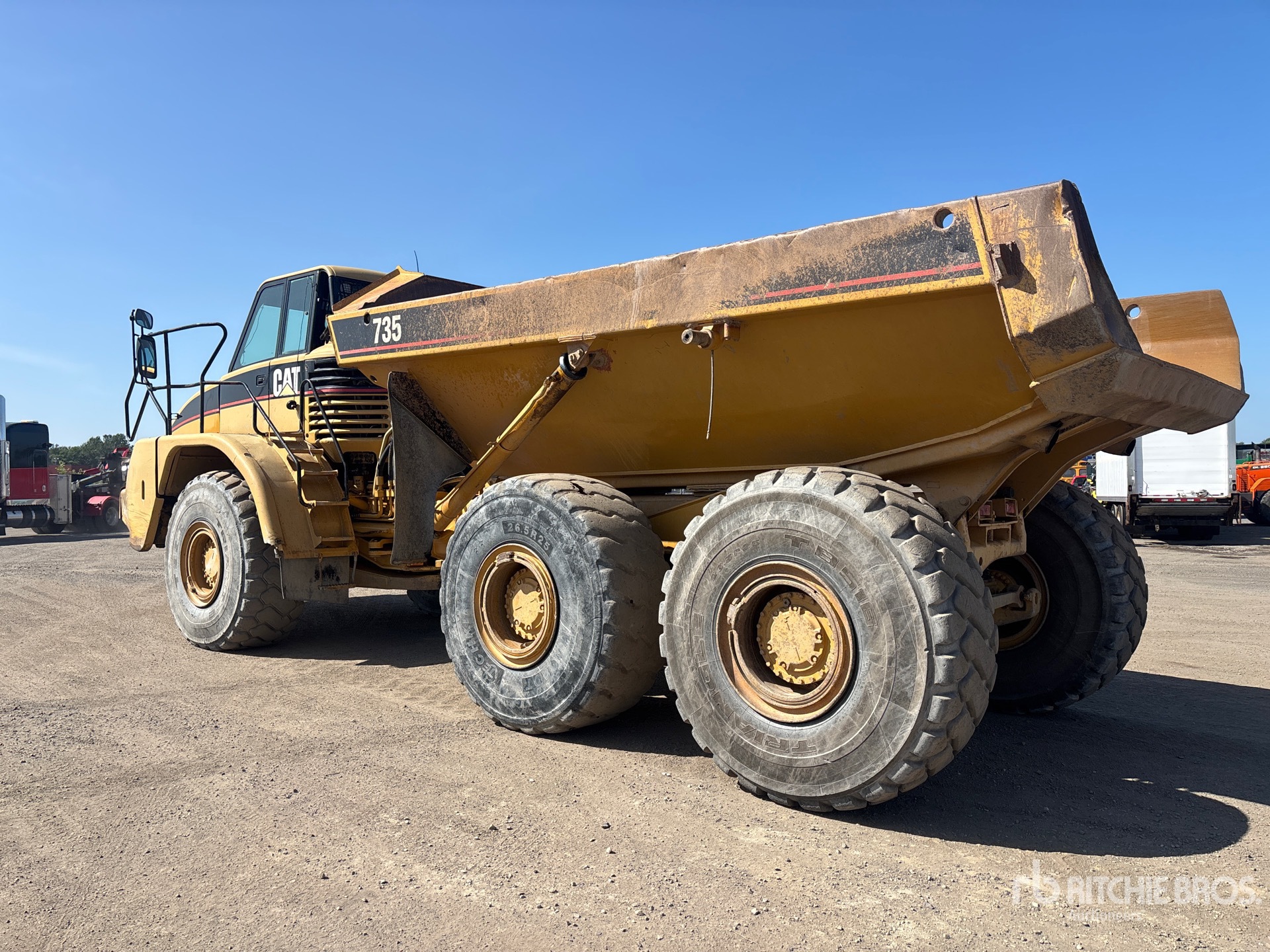 2002 Caterpillar 735