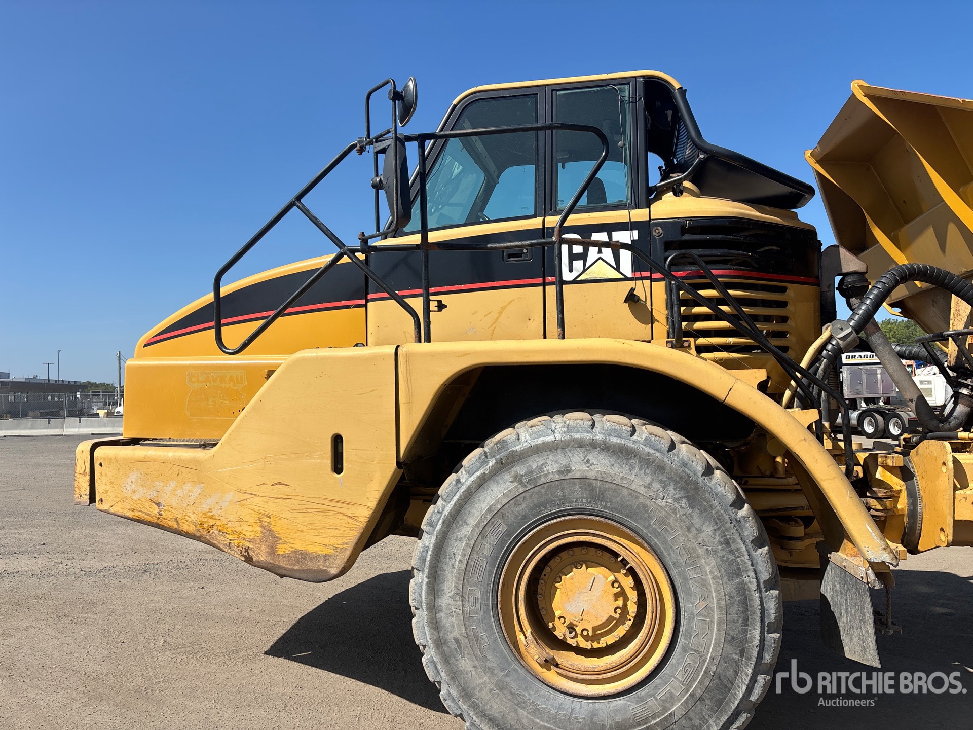 2002 Caterpillar 735