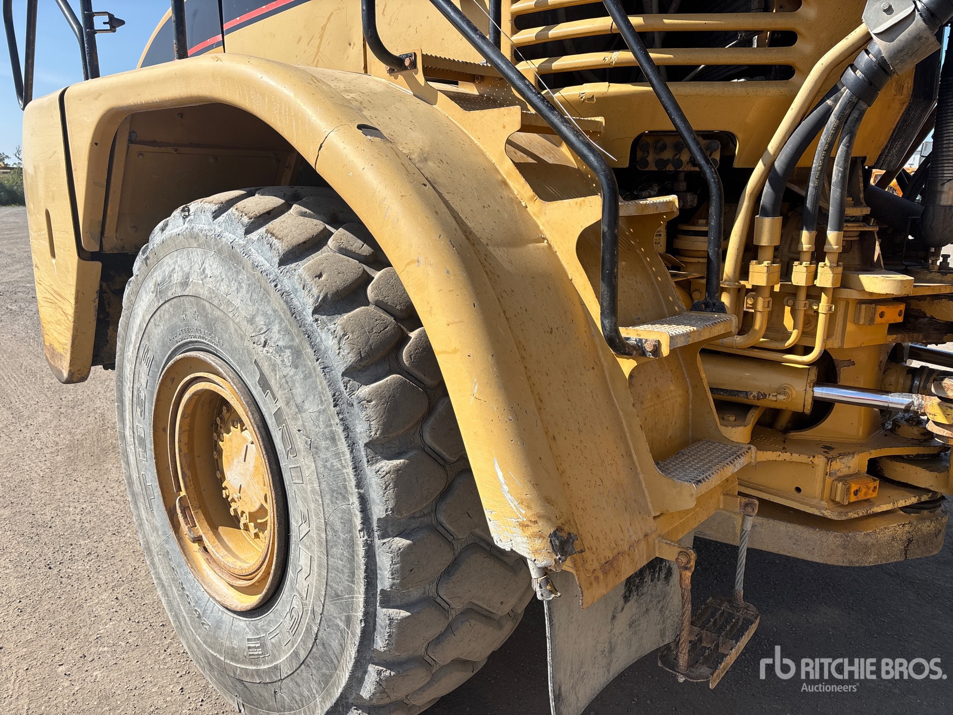 2002 Caterpillar 735