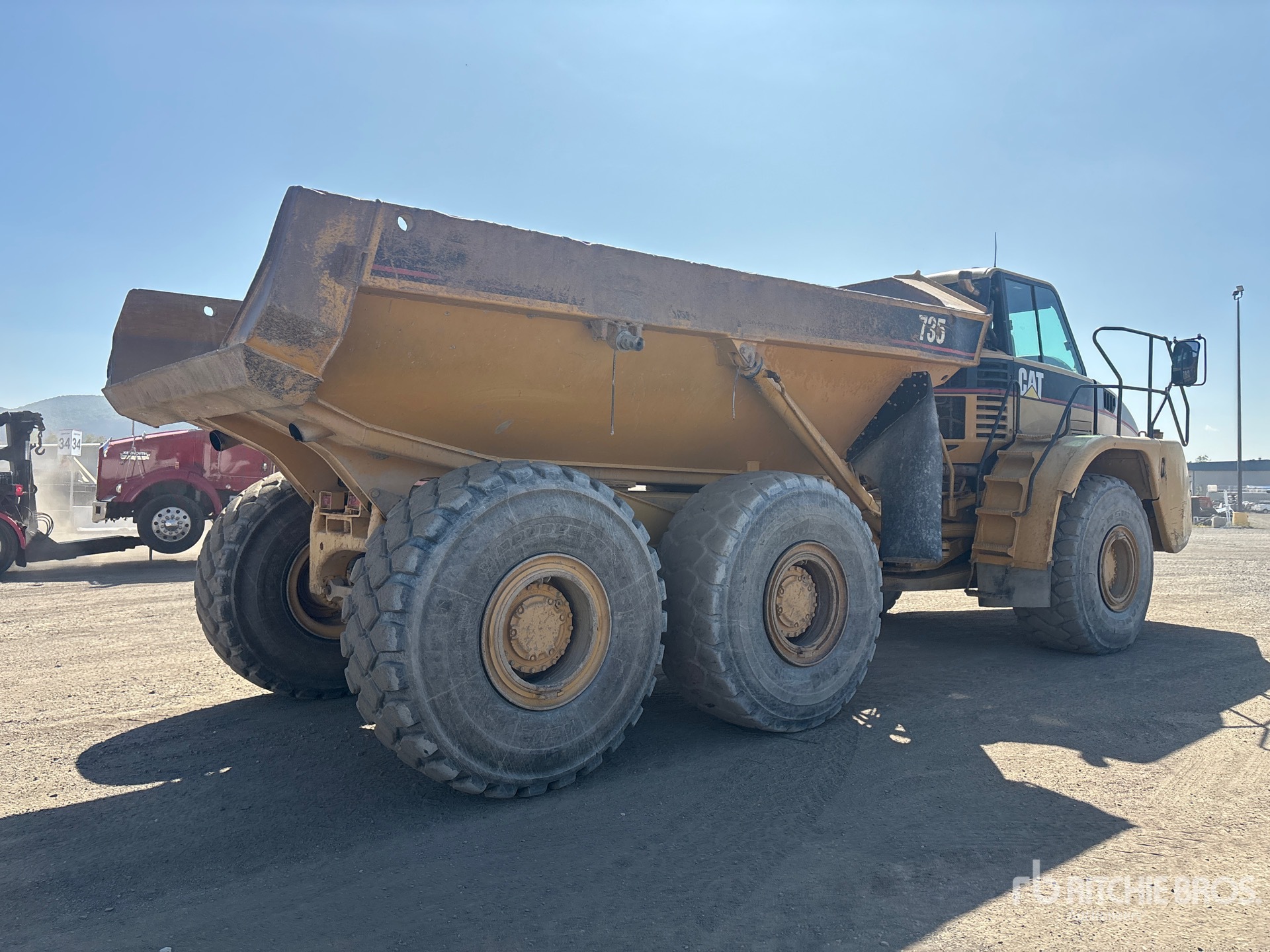 2002 Caterpillar 735