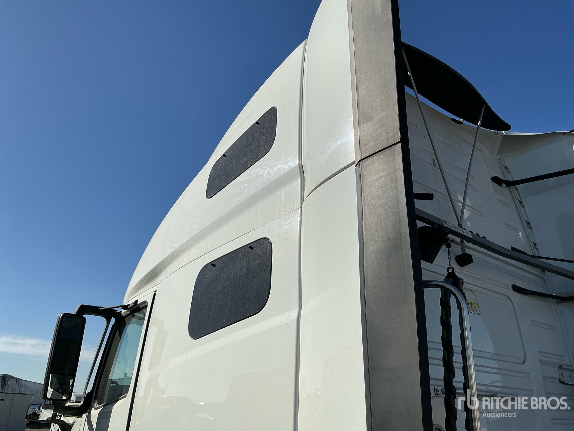 2022 Volvo VNL760