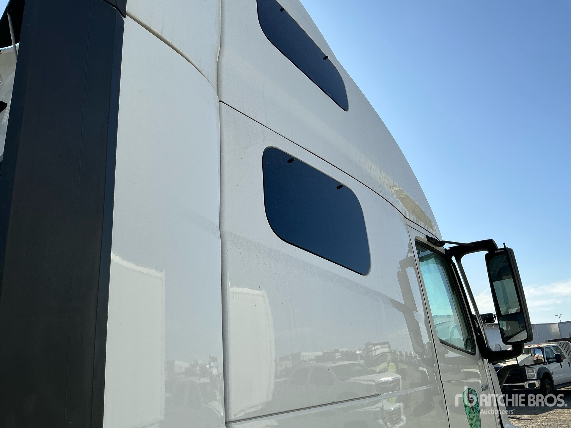 2022 Volvo VNL760