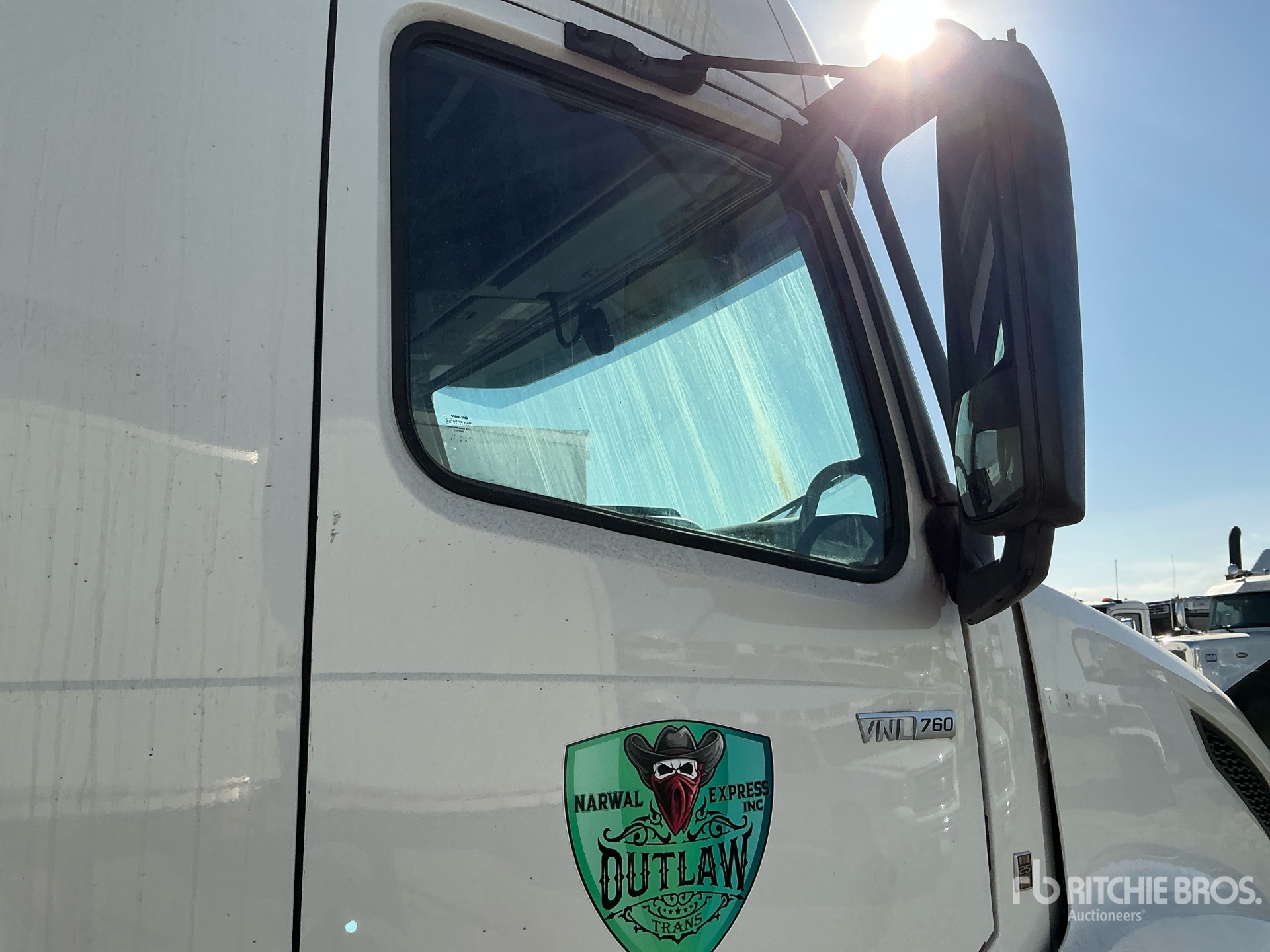 2022 Volvo VNL760