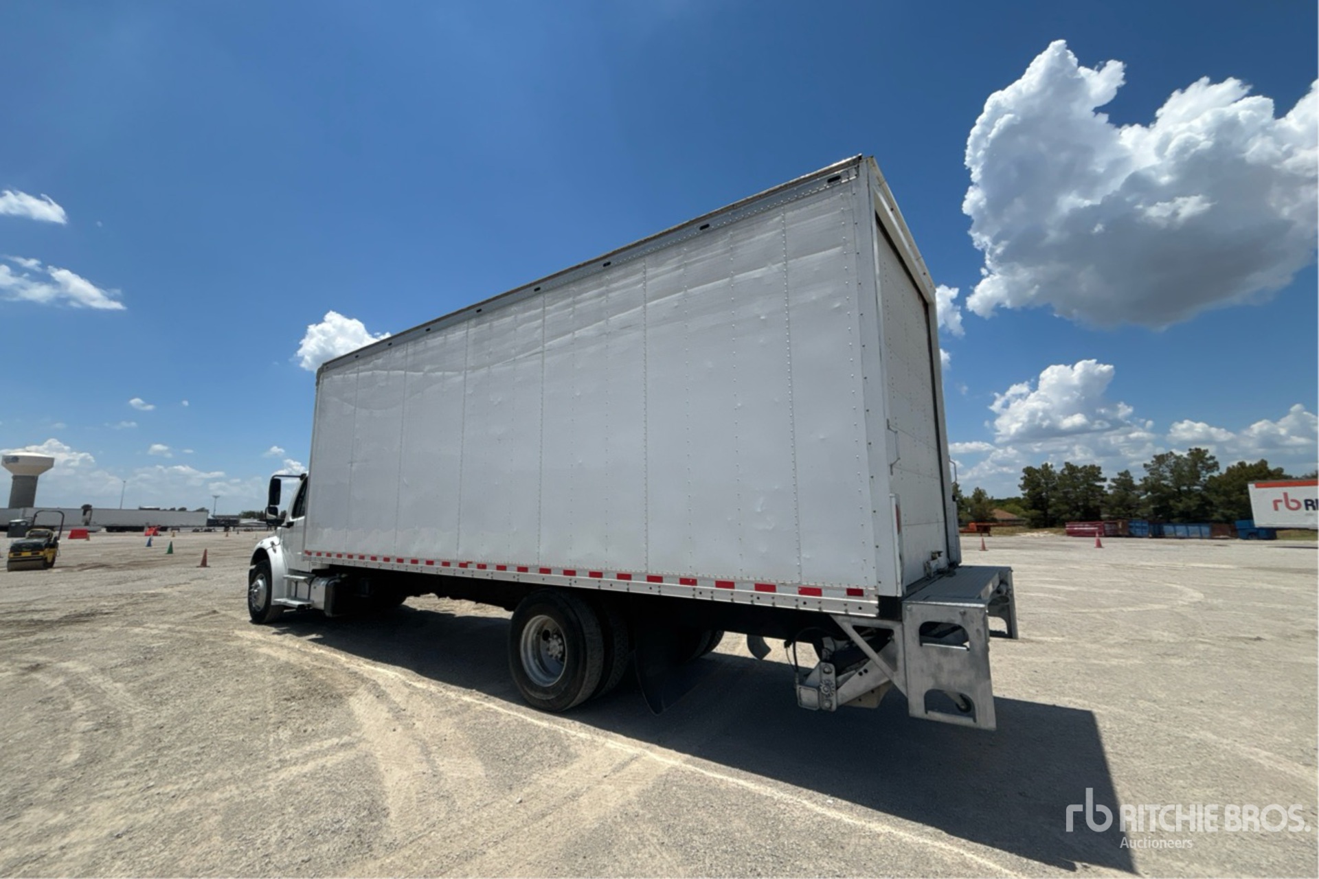 2019 Freightliner M2 106