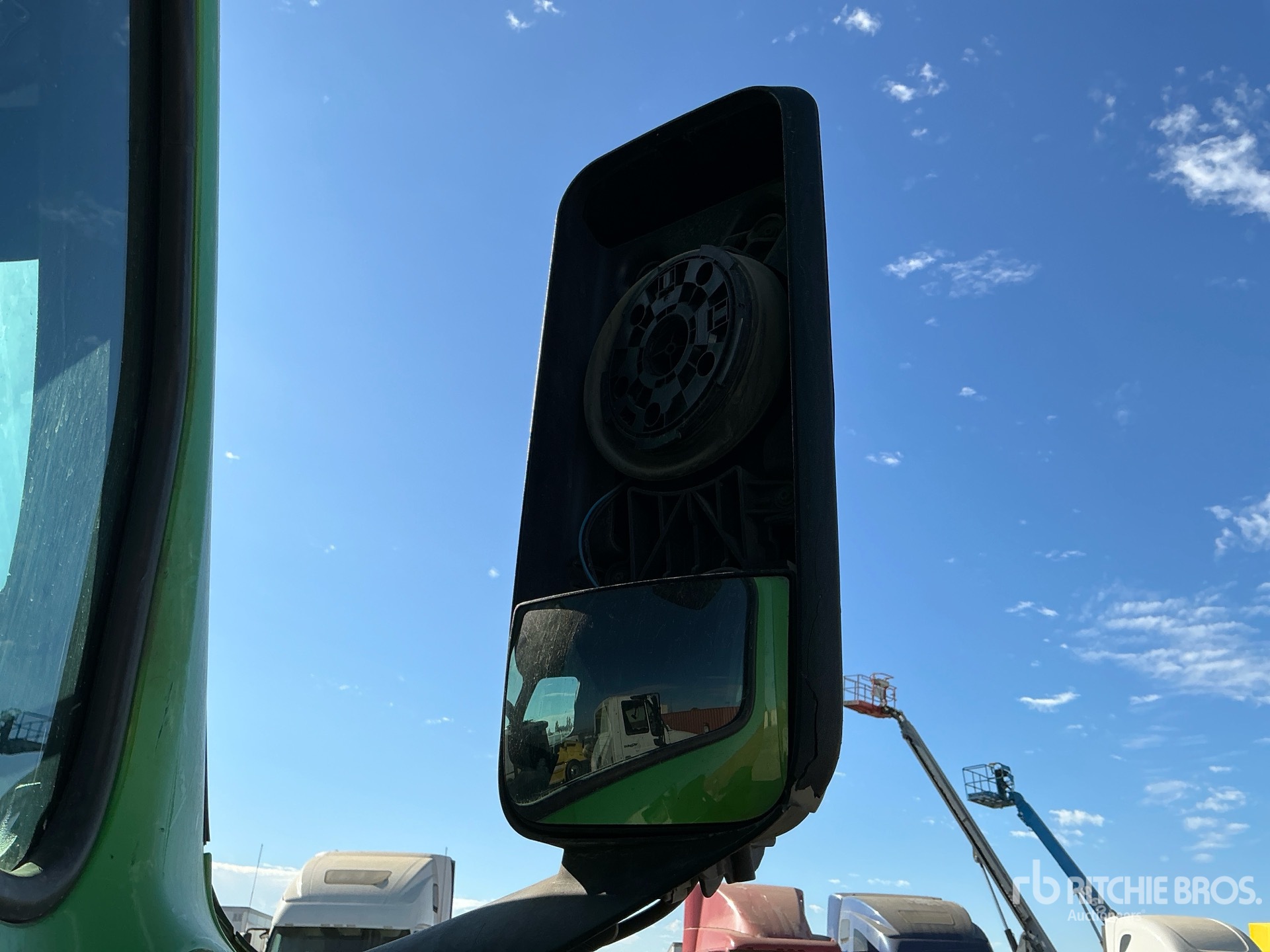 2020 Freightliner CASCADIA 126