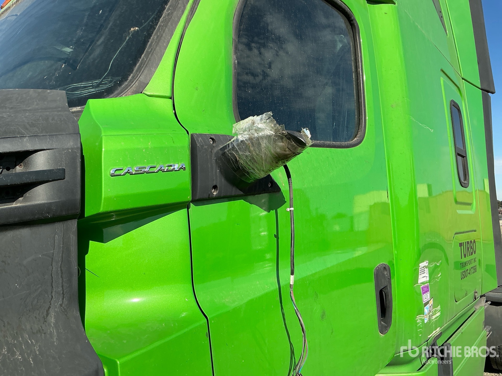 2020 Freightliner CASCADIA 126