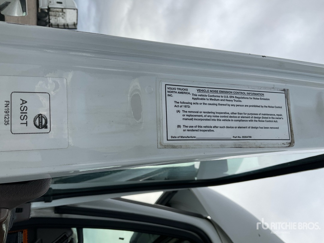 2015 Volvo VNL