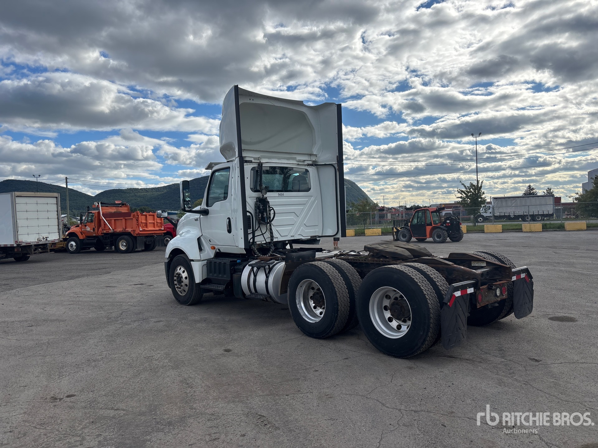 2019 International LT625