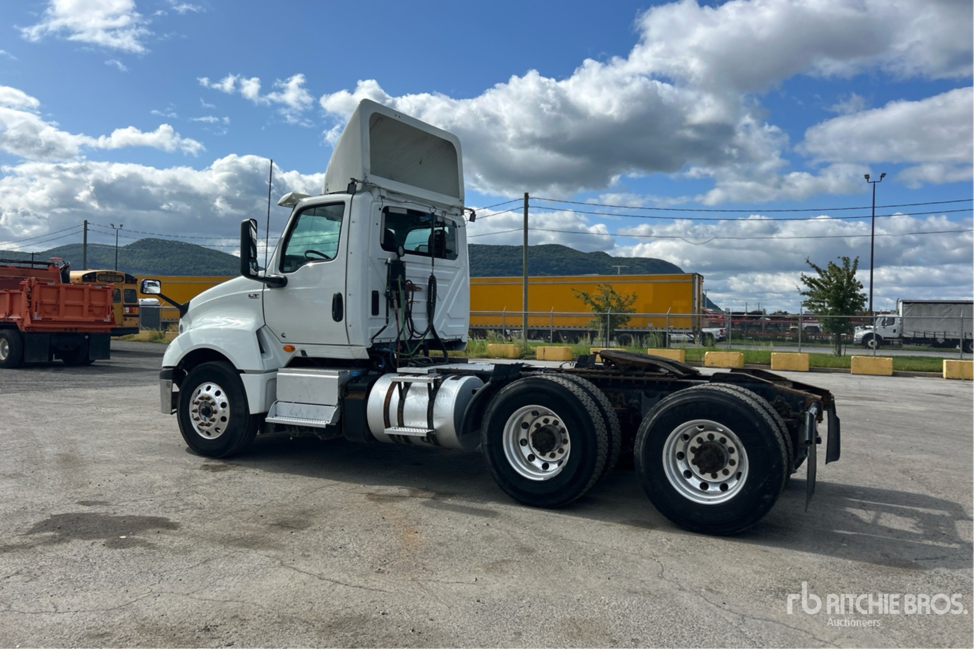 2020 International LT625