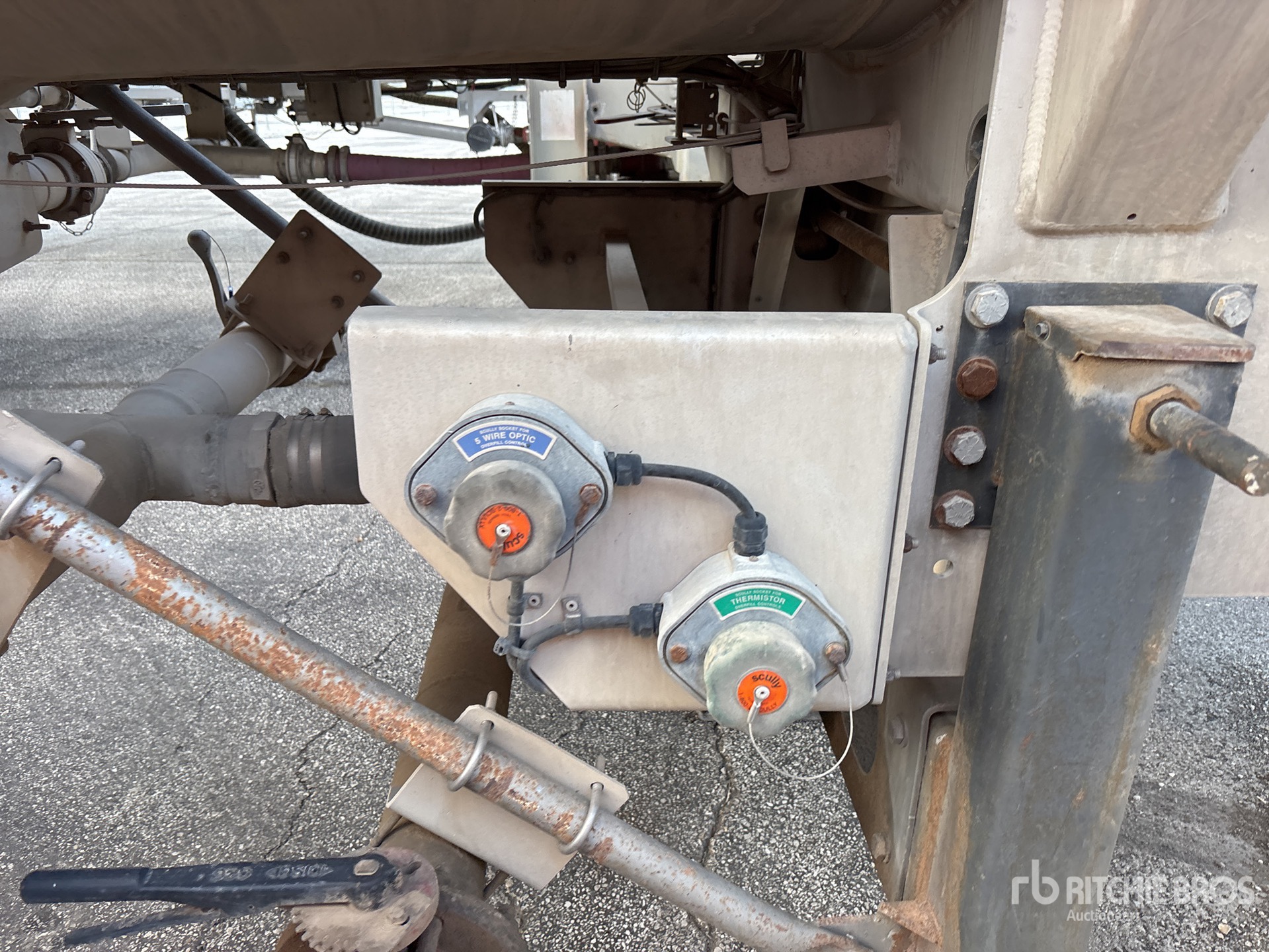 2012 Heil 8400 GAL T/A
