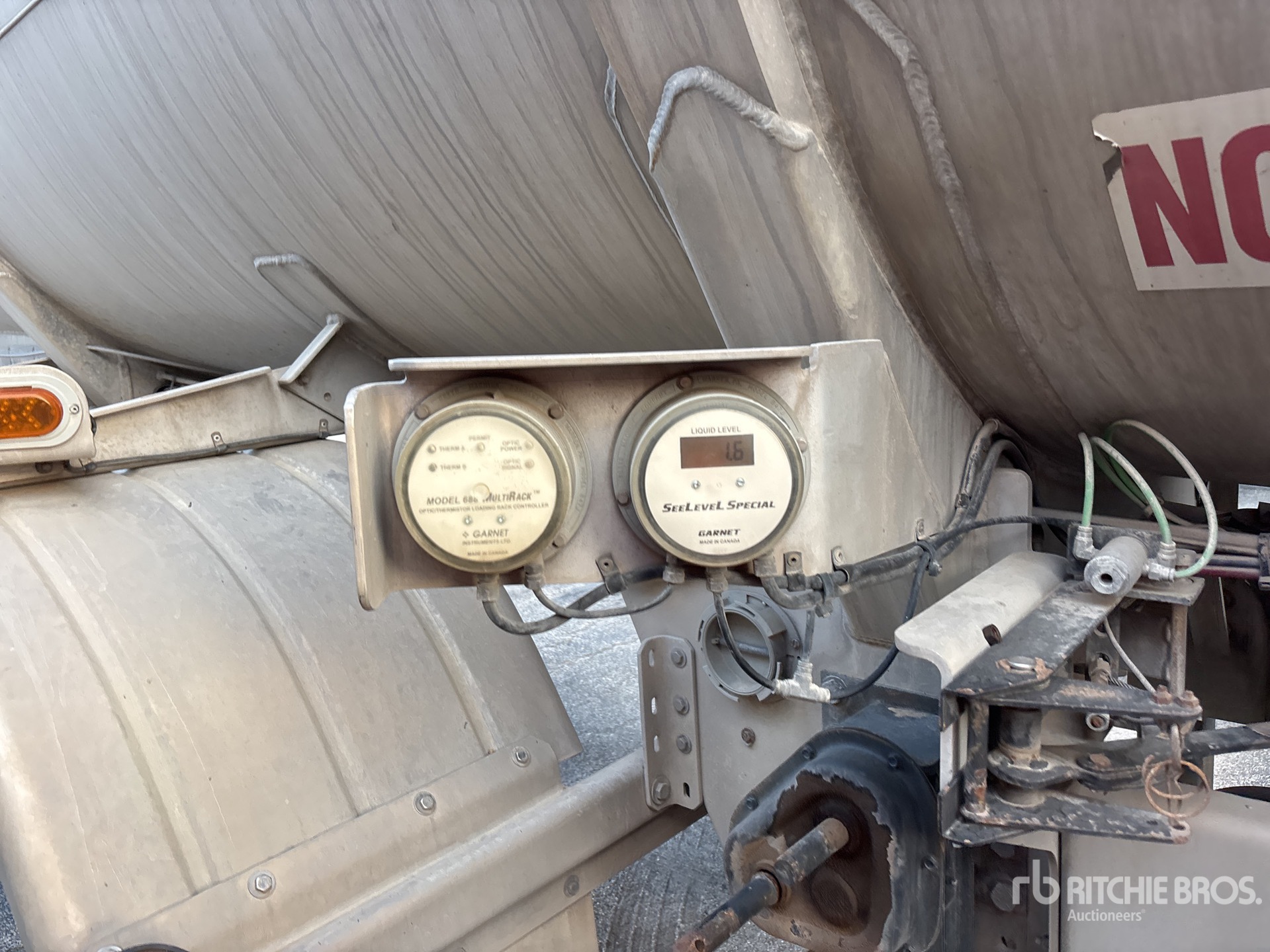 2012 Heil 8400 GAL T/A