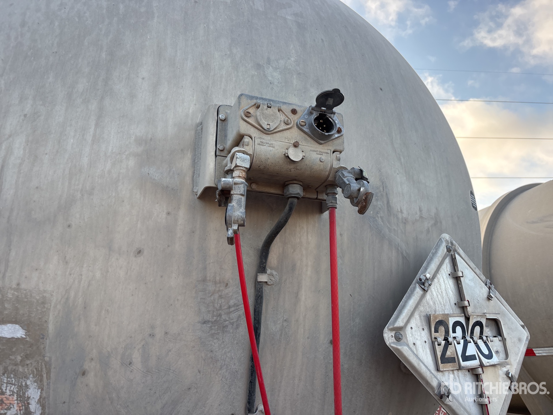 2012 Heil 8400 GAL T/A