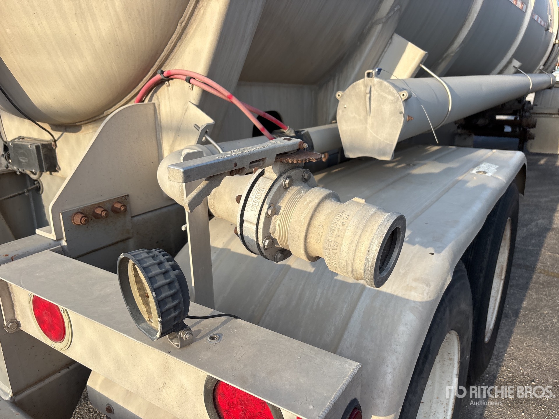 2012 Heil 8400 GAL T/A