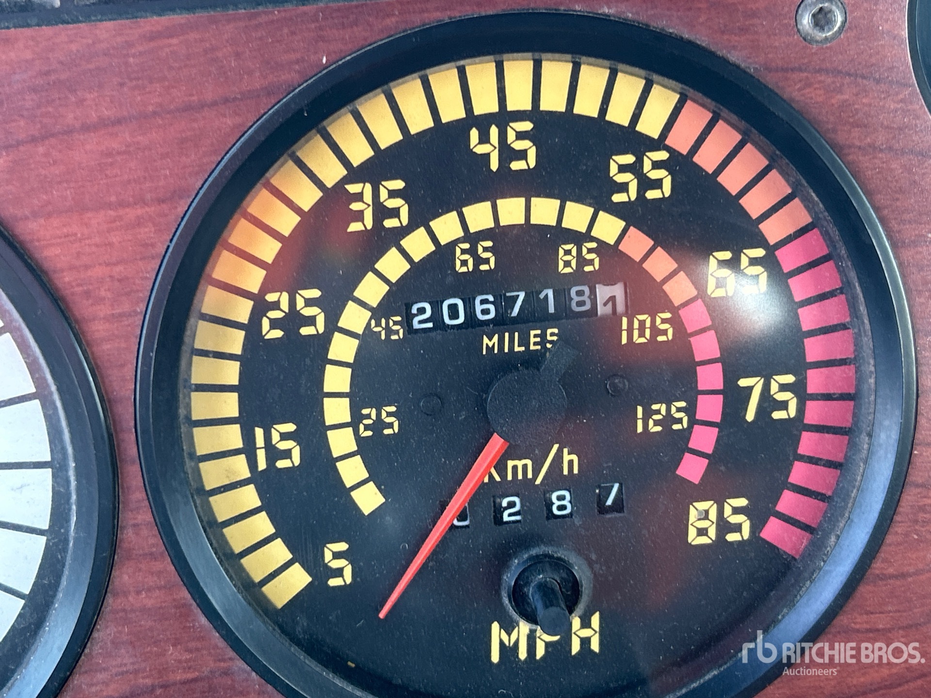 1998 Mack CH613