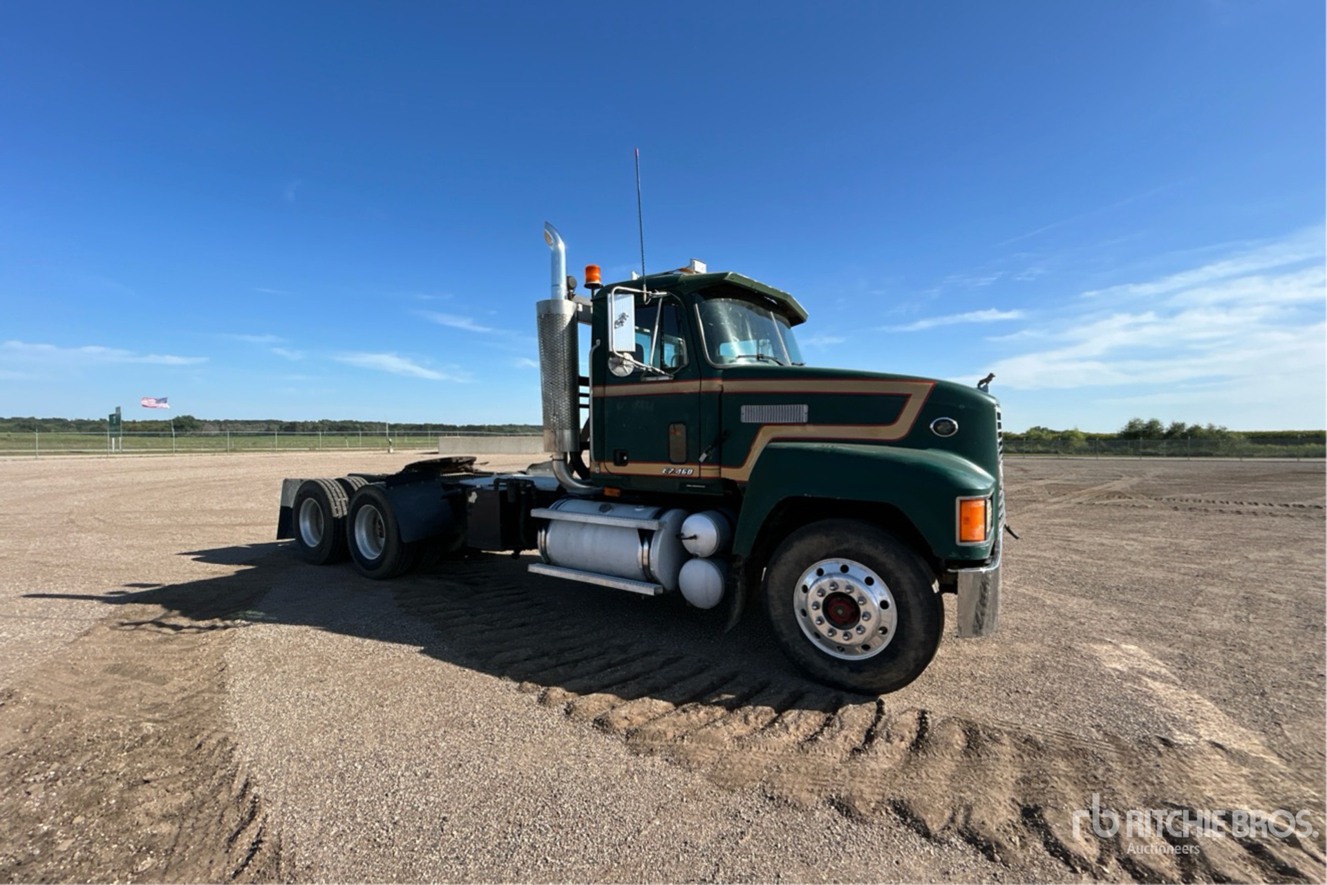 1998 Mack CH613