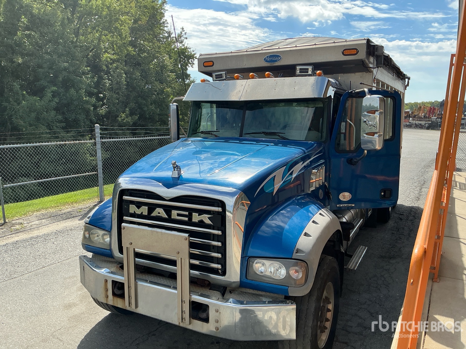 2020 Mack GRANITE