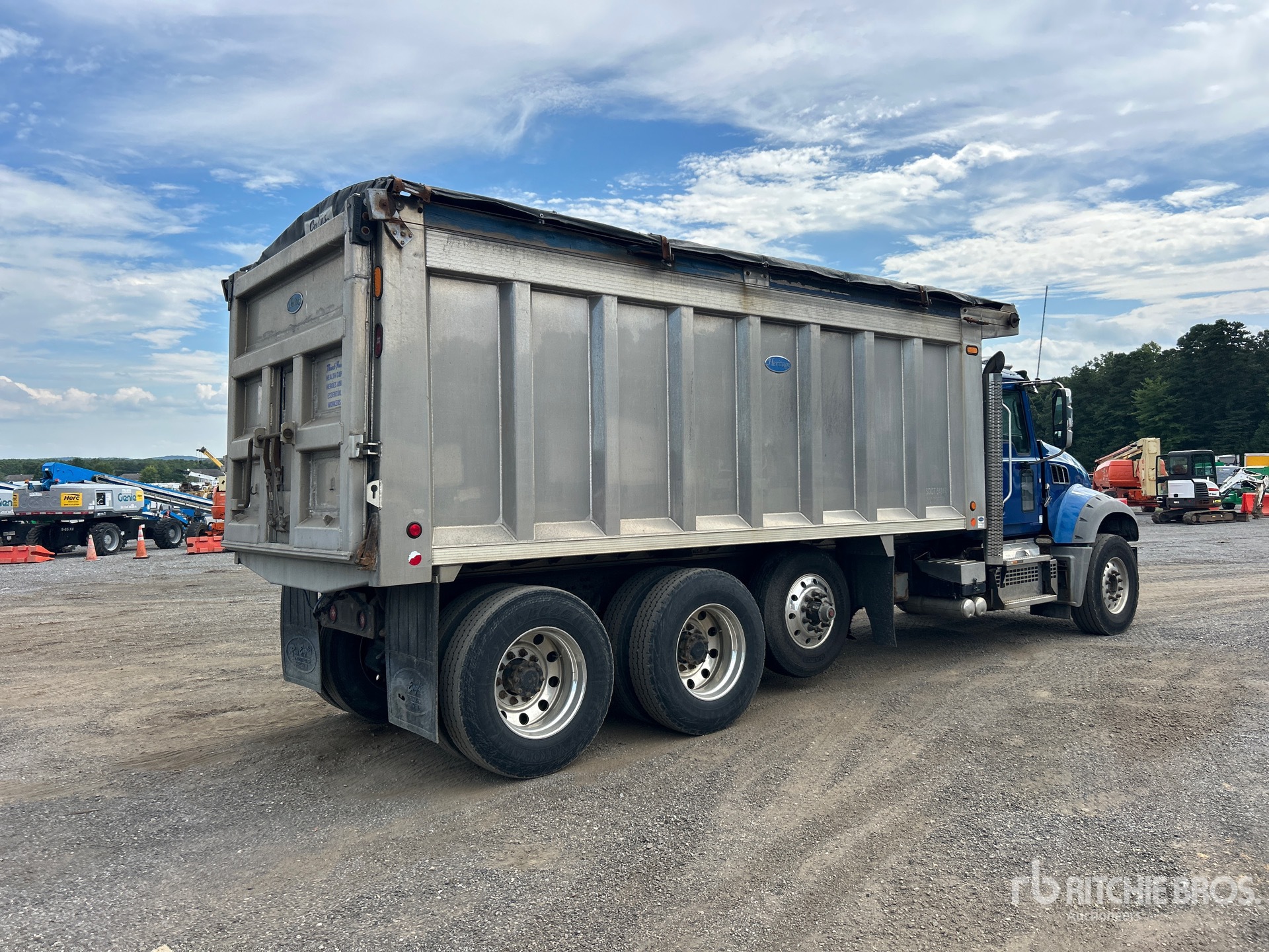 2020 Mack GRANITE