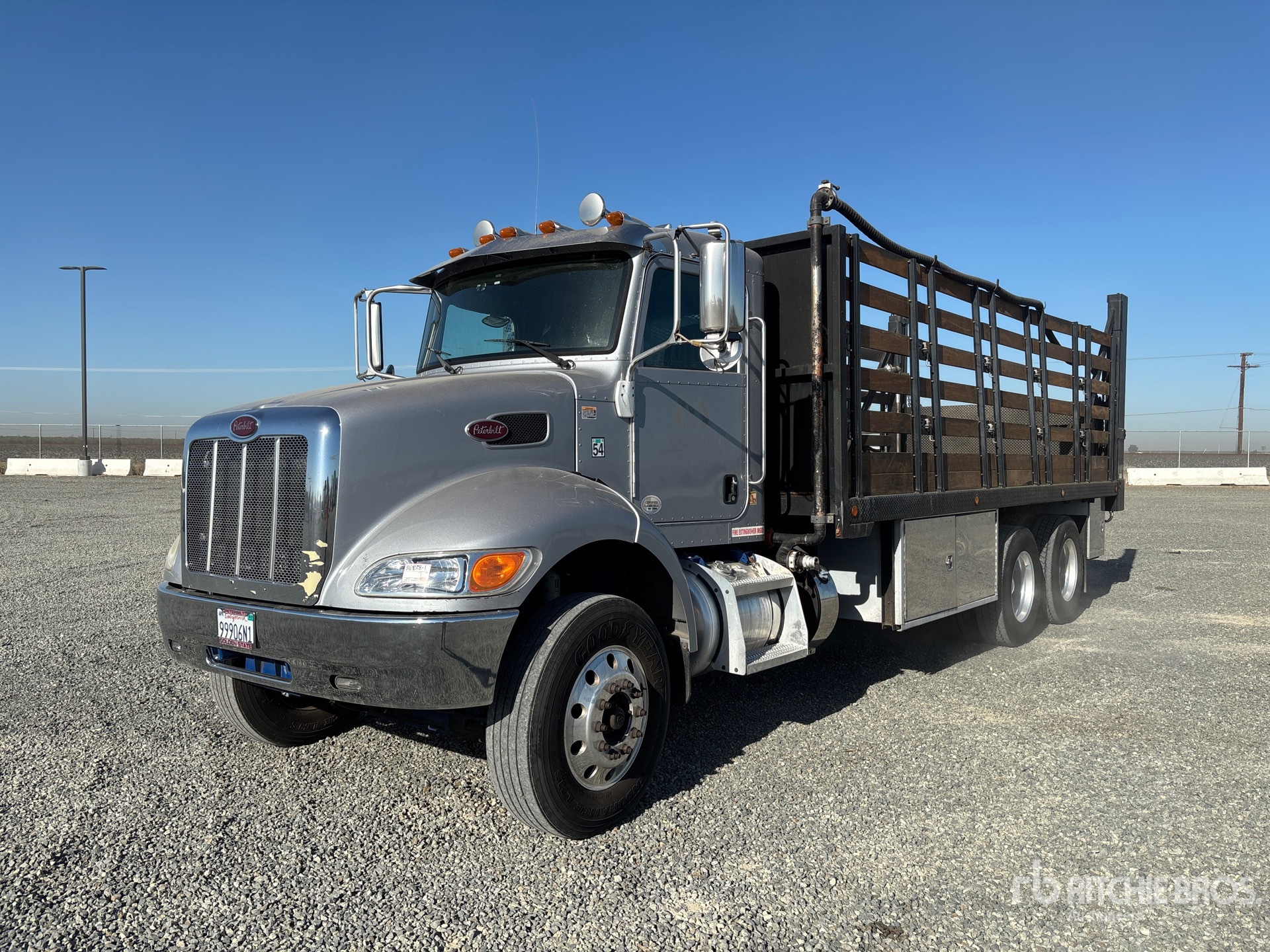 2016 Peterbilt 348