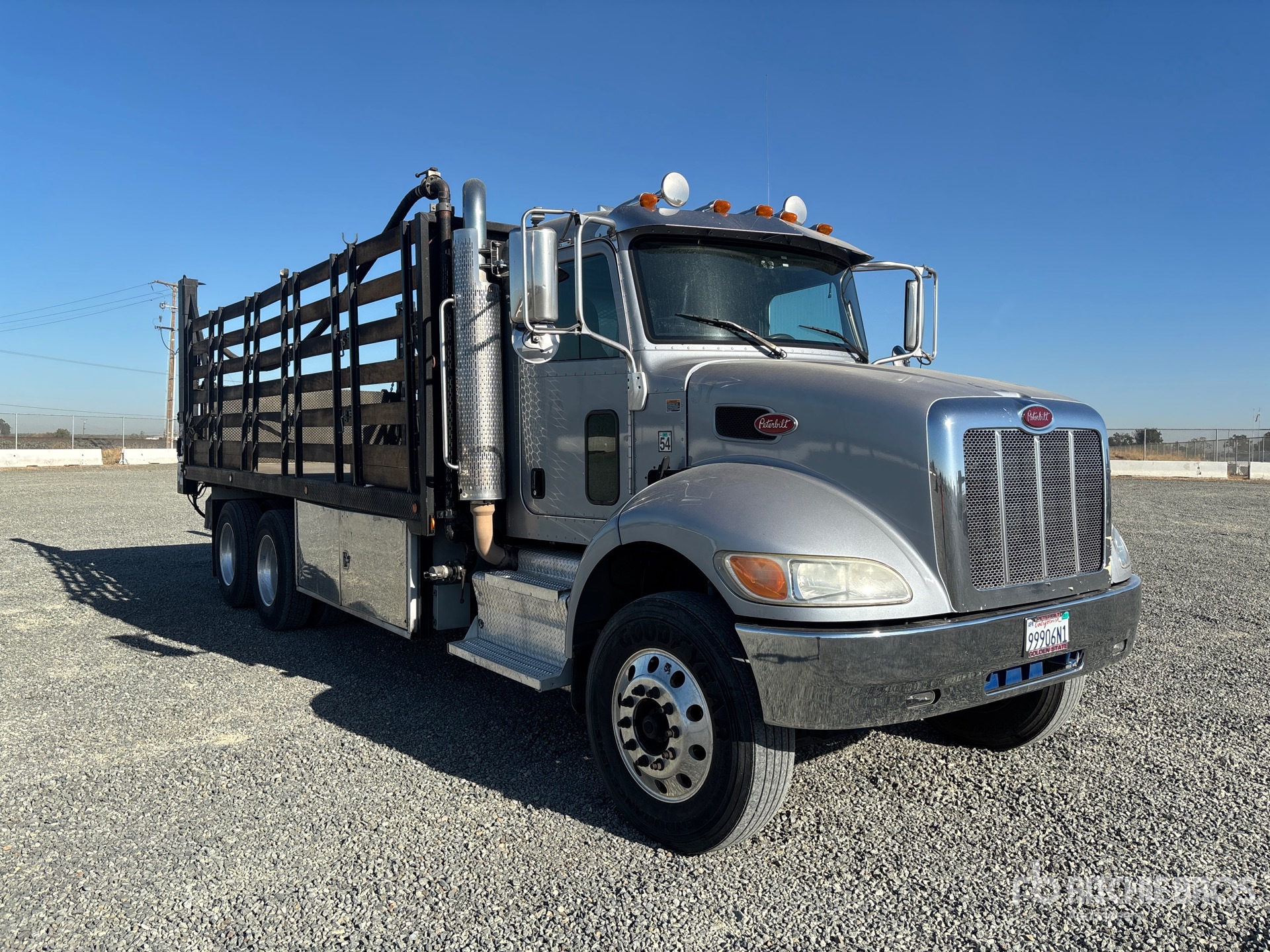 2016 Peterbilt 348