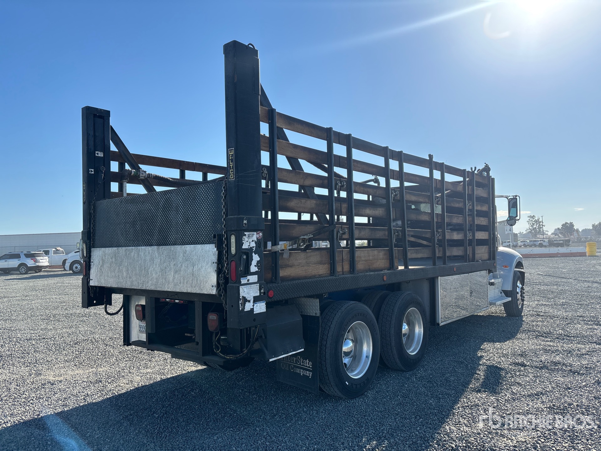 2016 Peterbilt 348