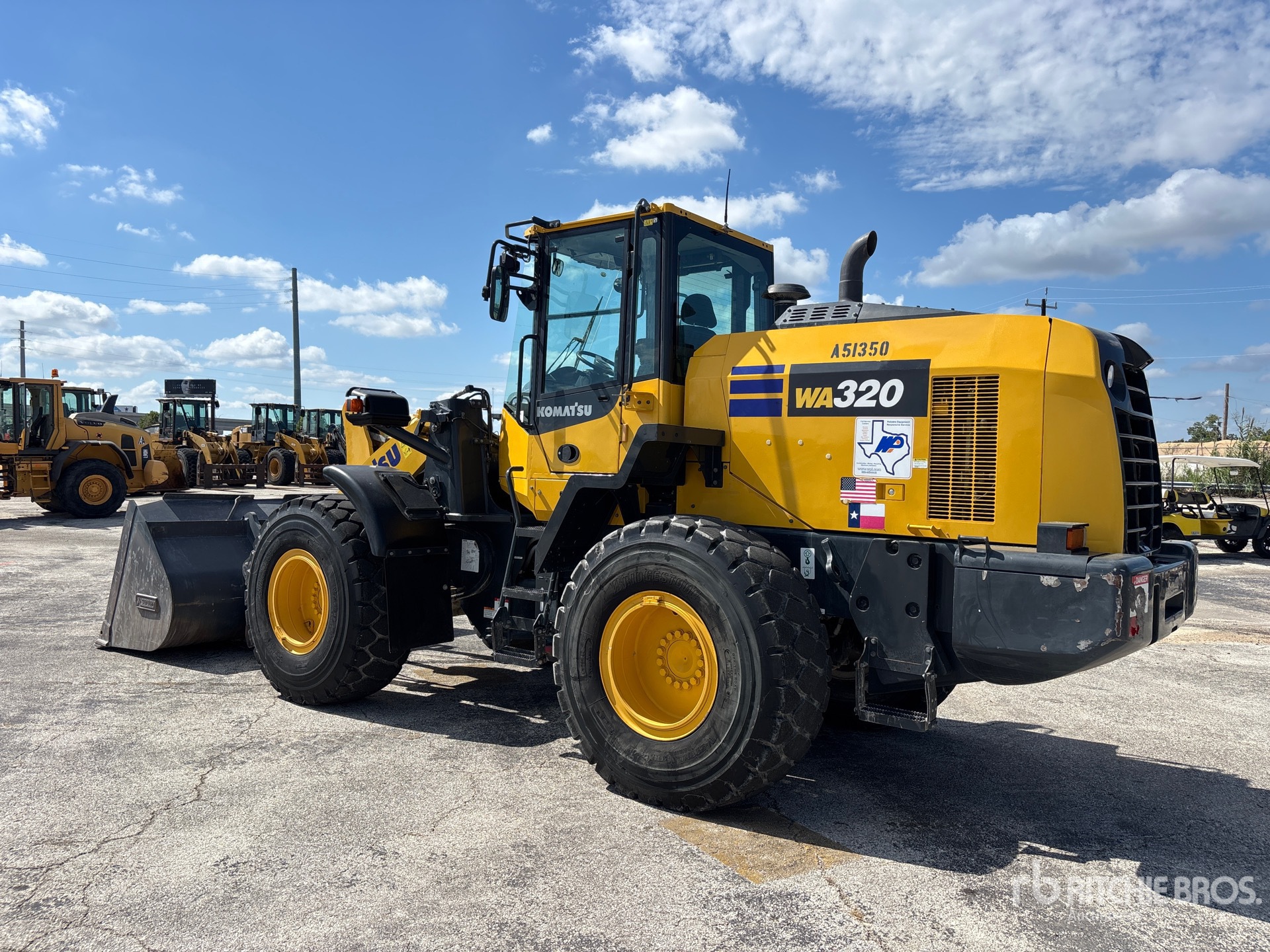 2023 Komatsu WA320-8