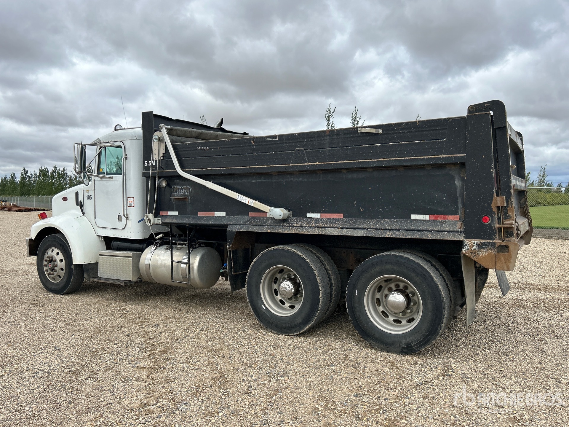 2003 Peterbilt 330
