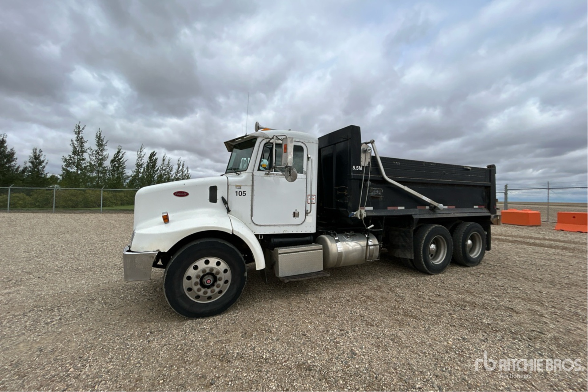 2003 Peterbilt 330