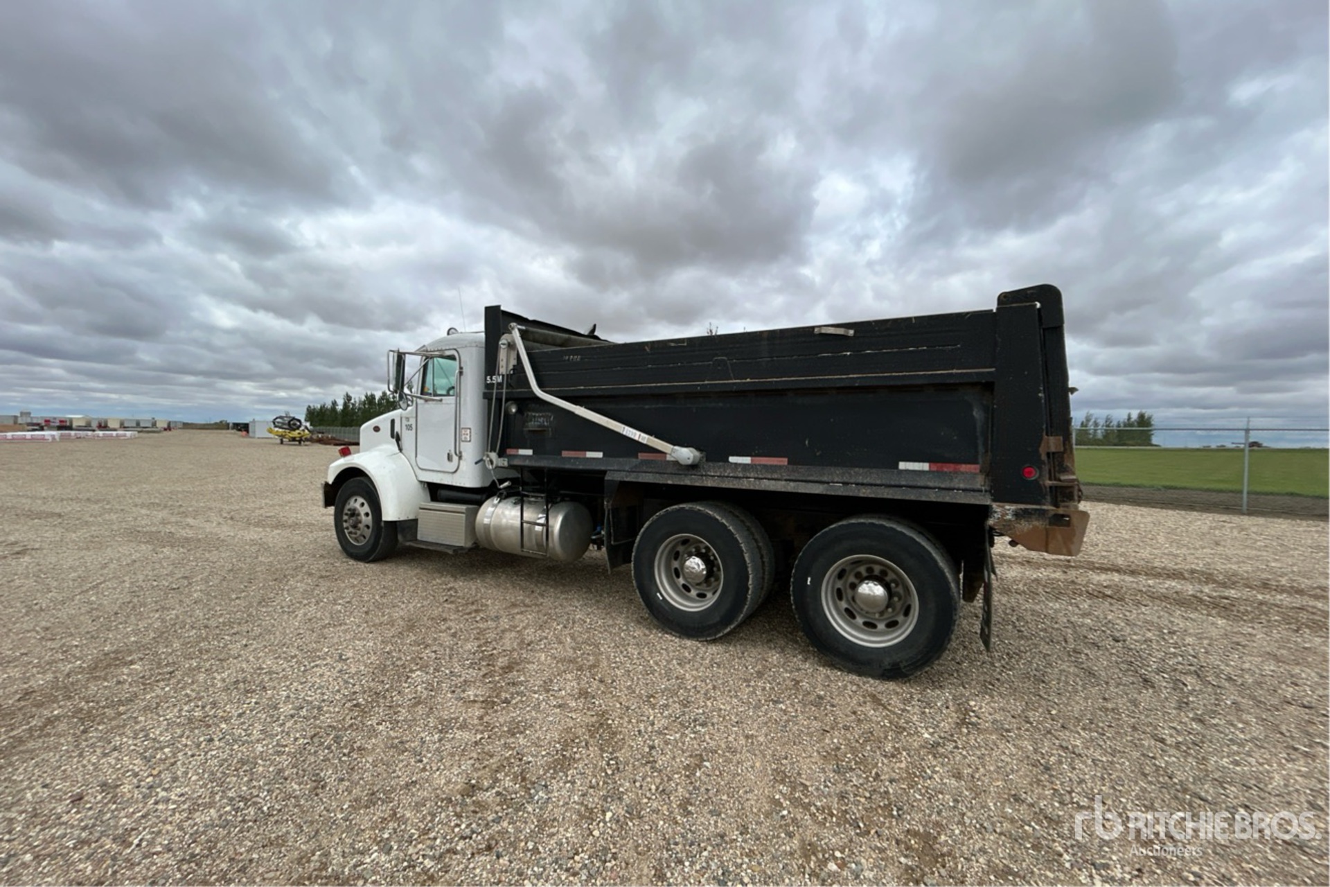 2003 Peterbilt 330