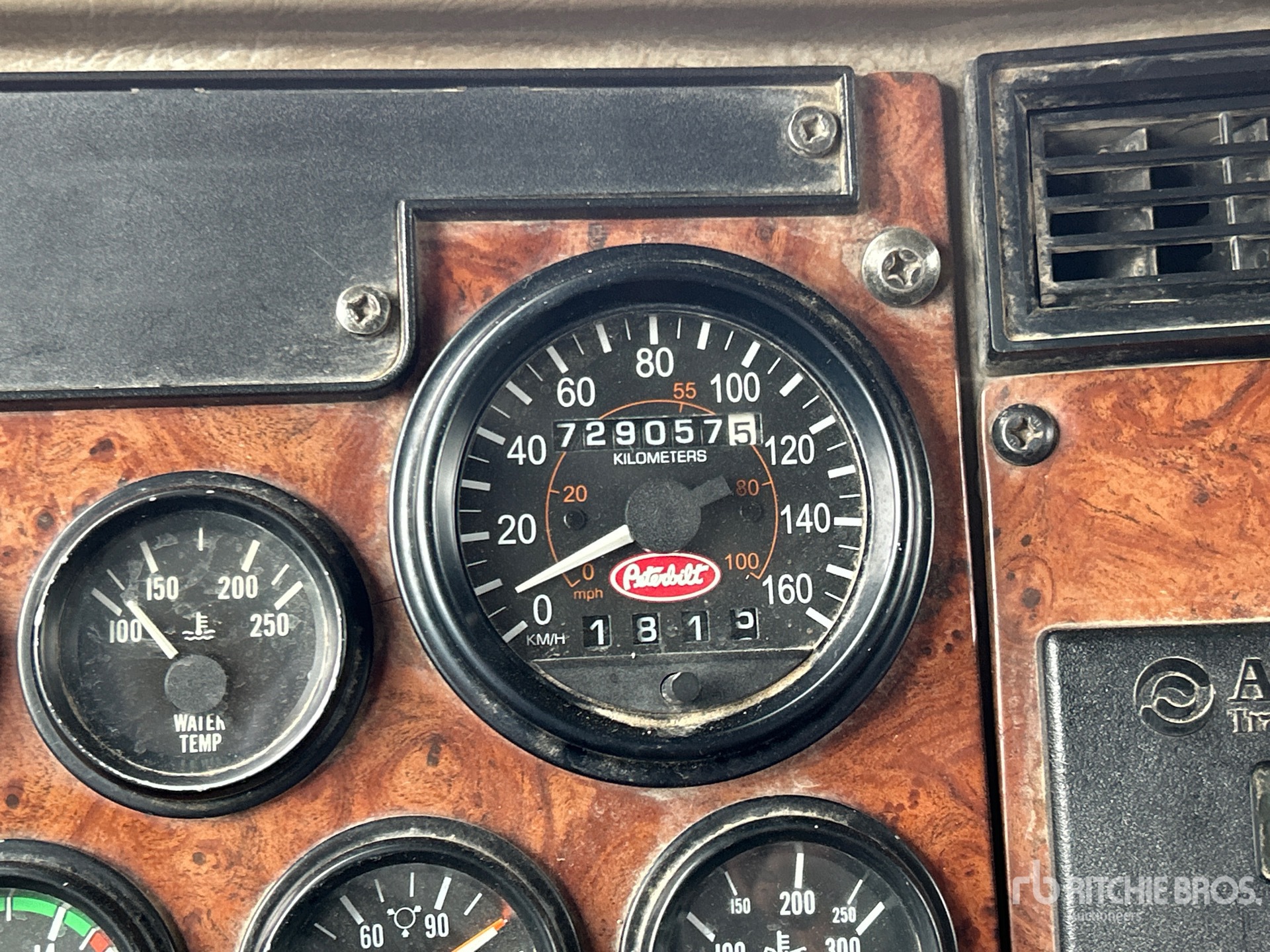 2003 Peterbilt 330