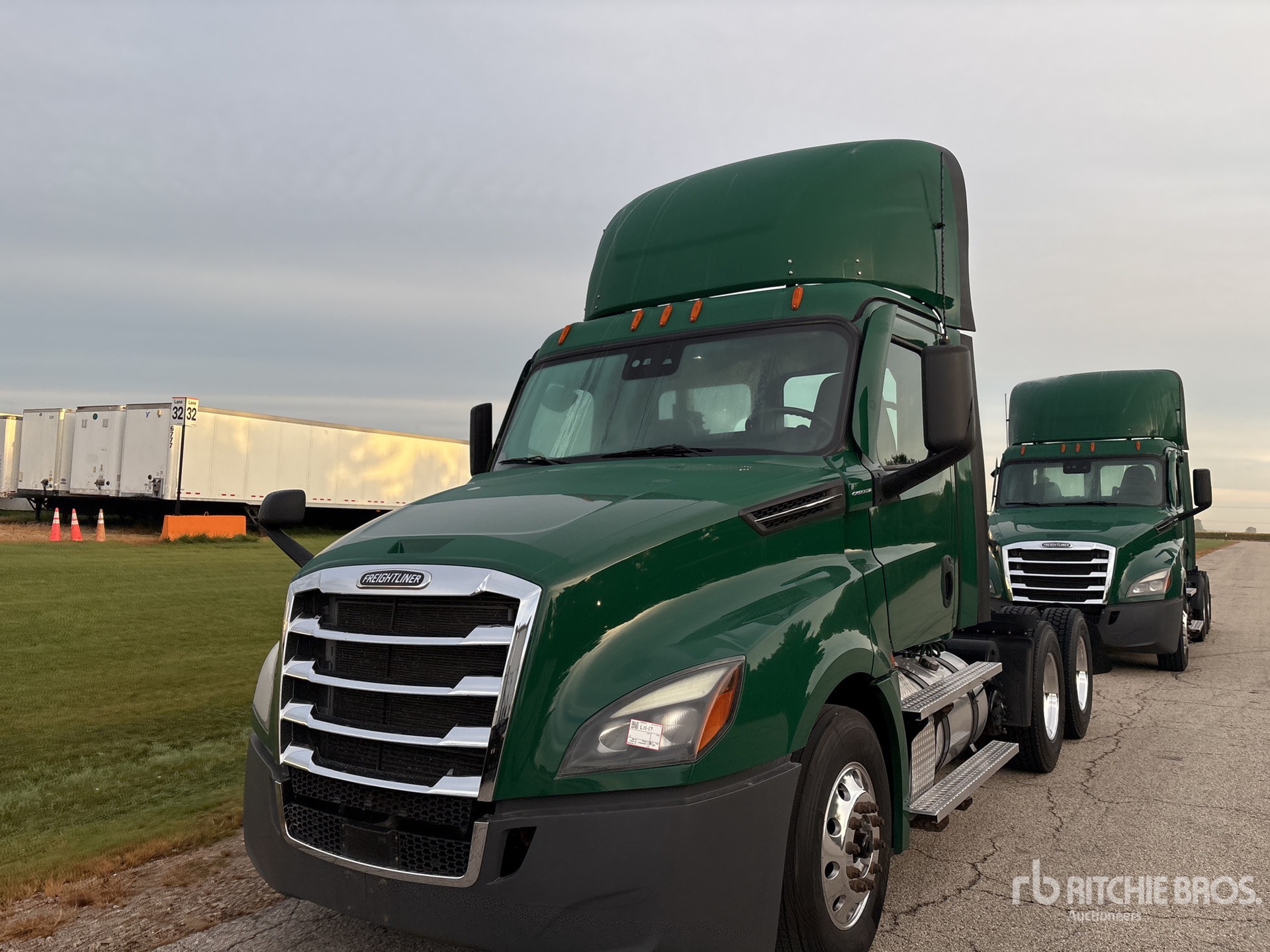 2023 Freightliner CASCADIA 126