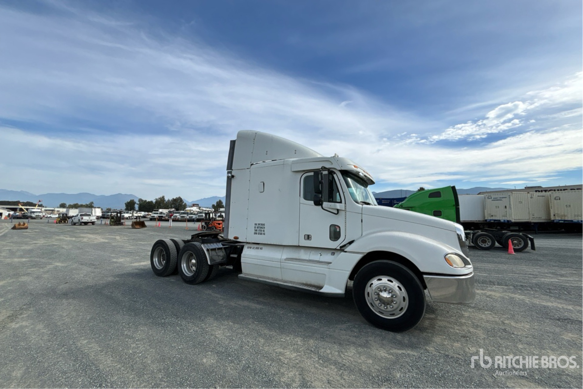2003 Freightliner Columbia 120