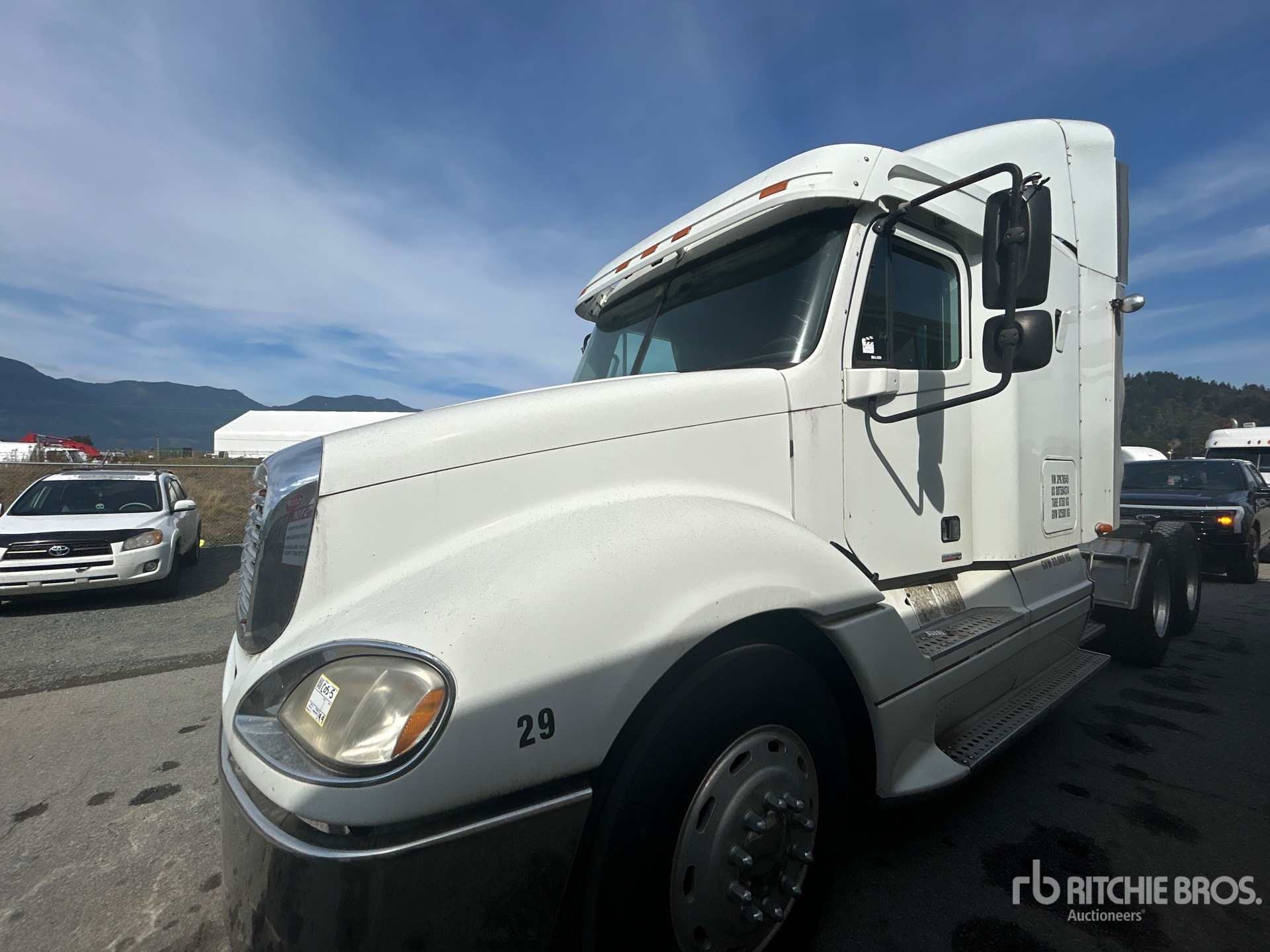 2003 Freightliner Columbia 120