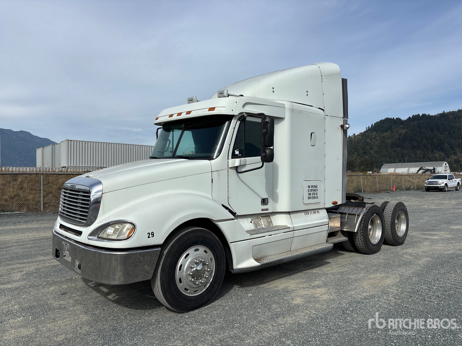 2003 Freightliner Columbia 120