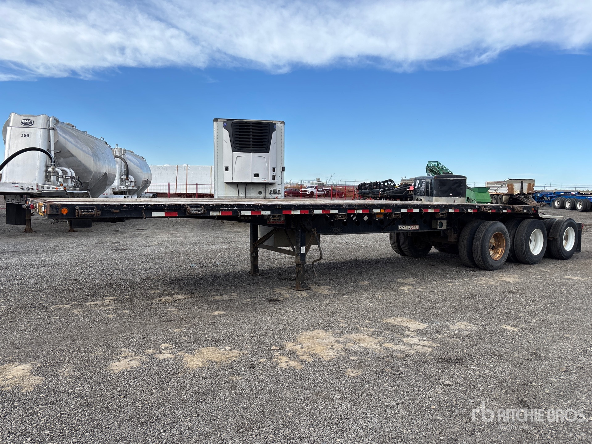 Photo of 2014 Doepker 32 ft Tri/A Super B-Train Lead