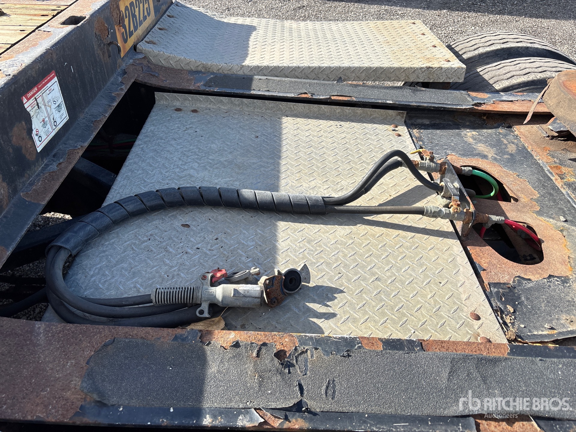 2014 Doepker 32 FT TRI/A SUPER B-TRAIN LEAD